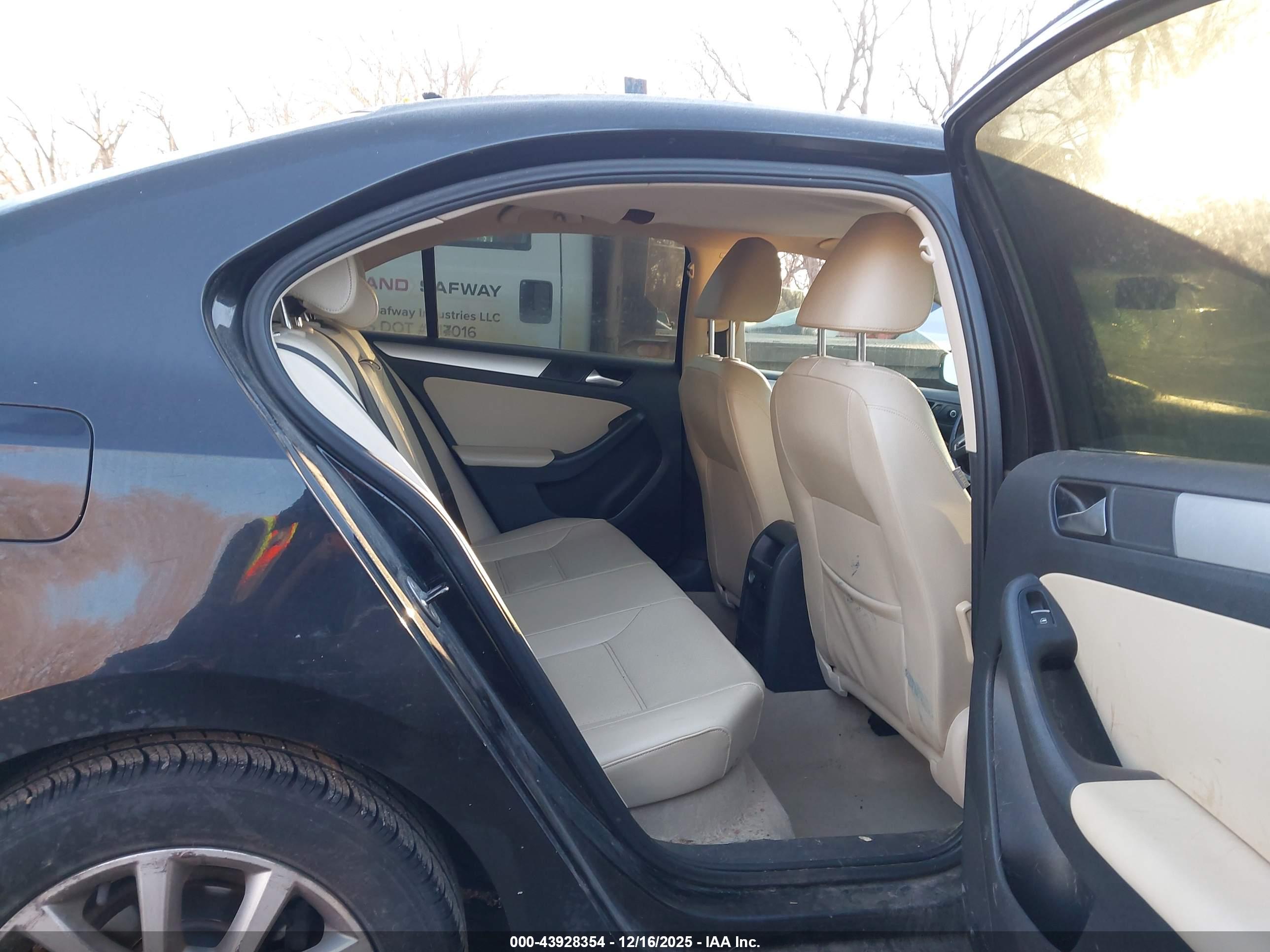 VOLKSWAGEN JETTA image 8
