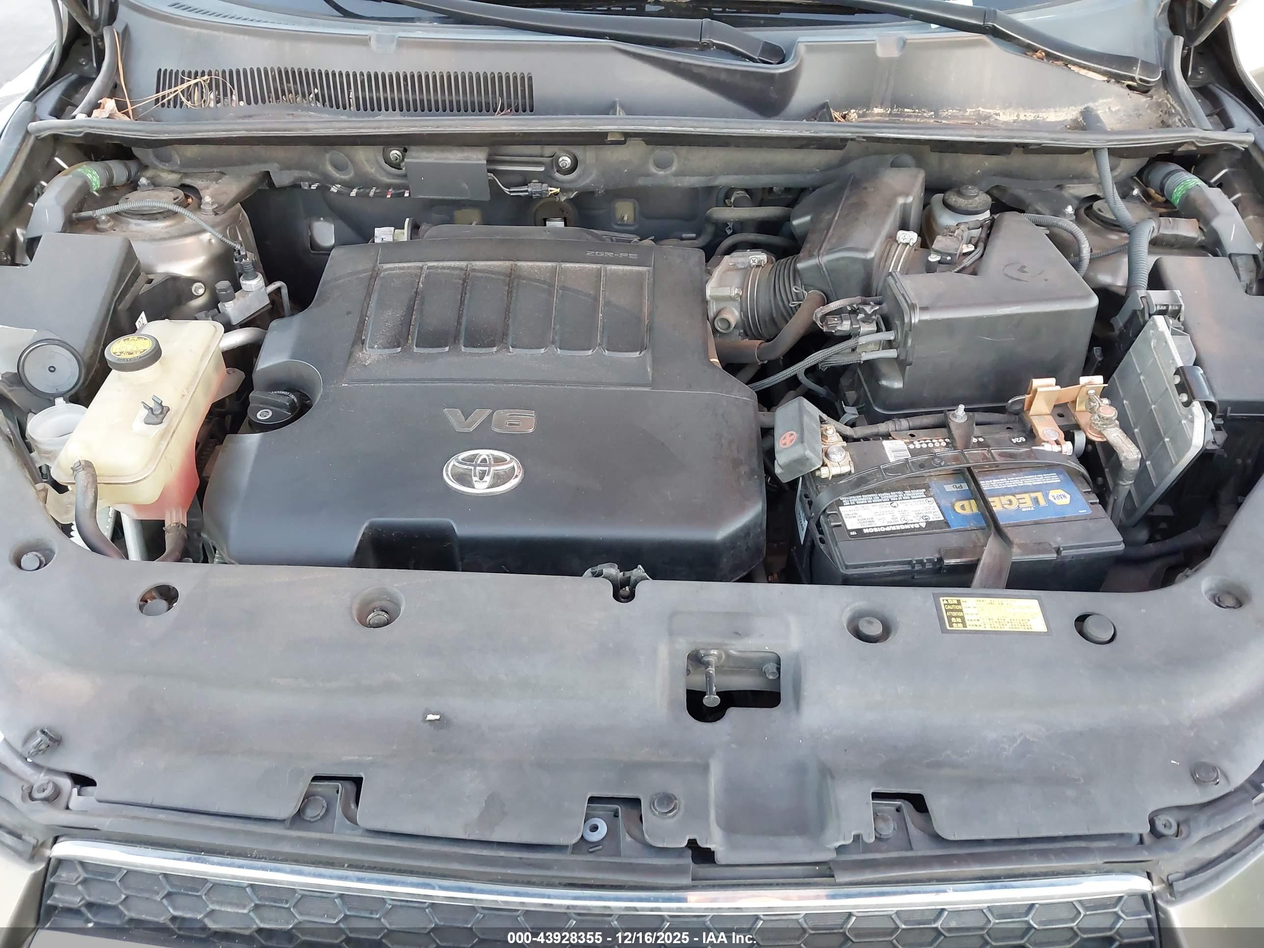 TOYOTA RAV4 image 10