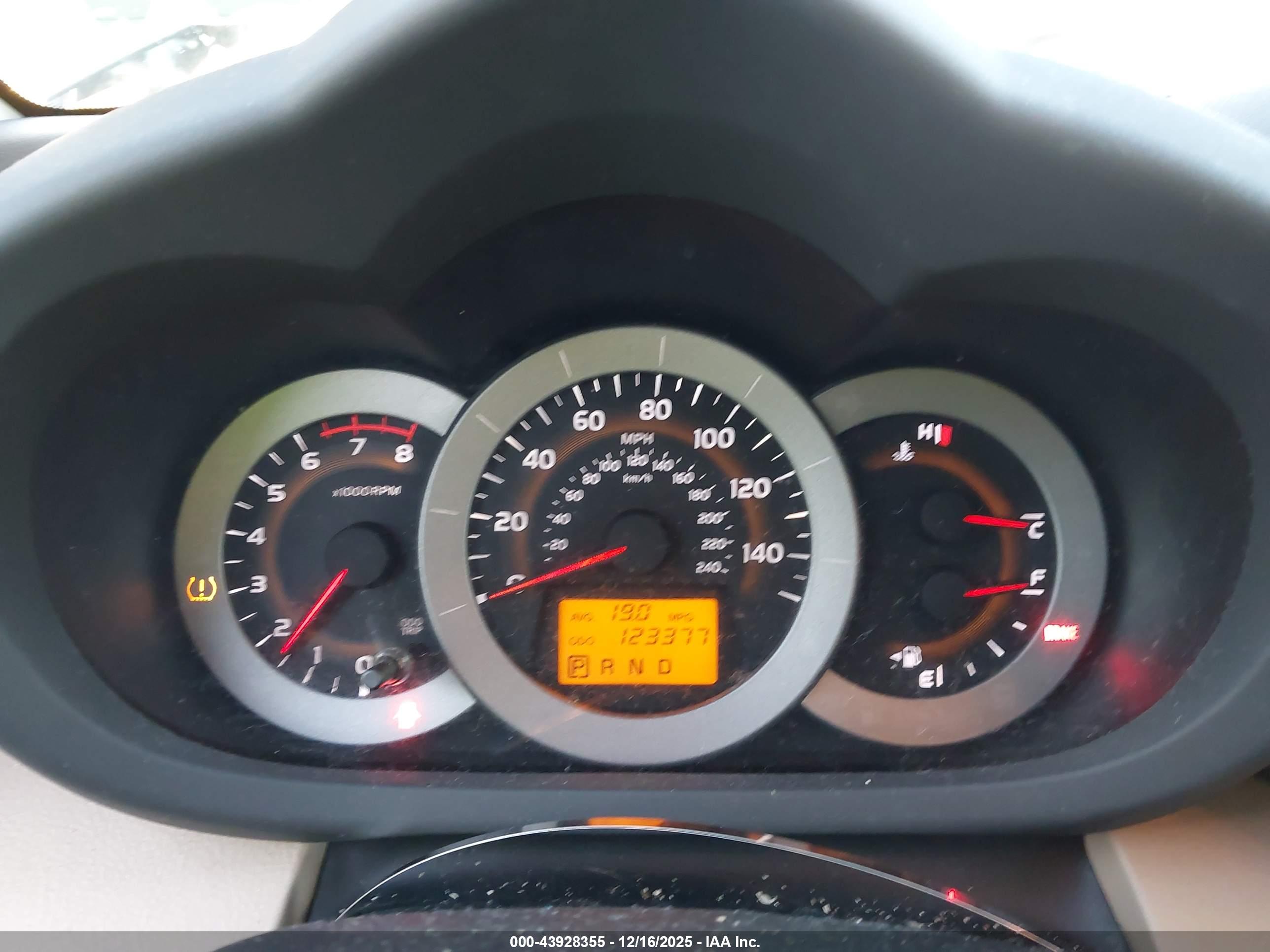 TOYOTA RAV4 image 7