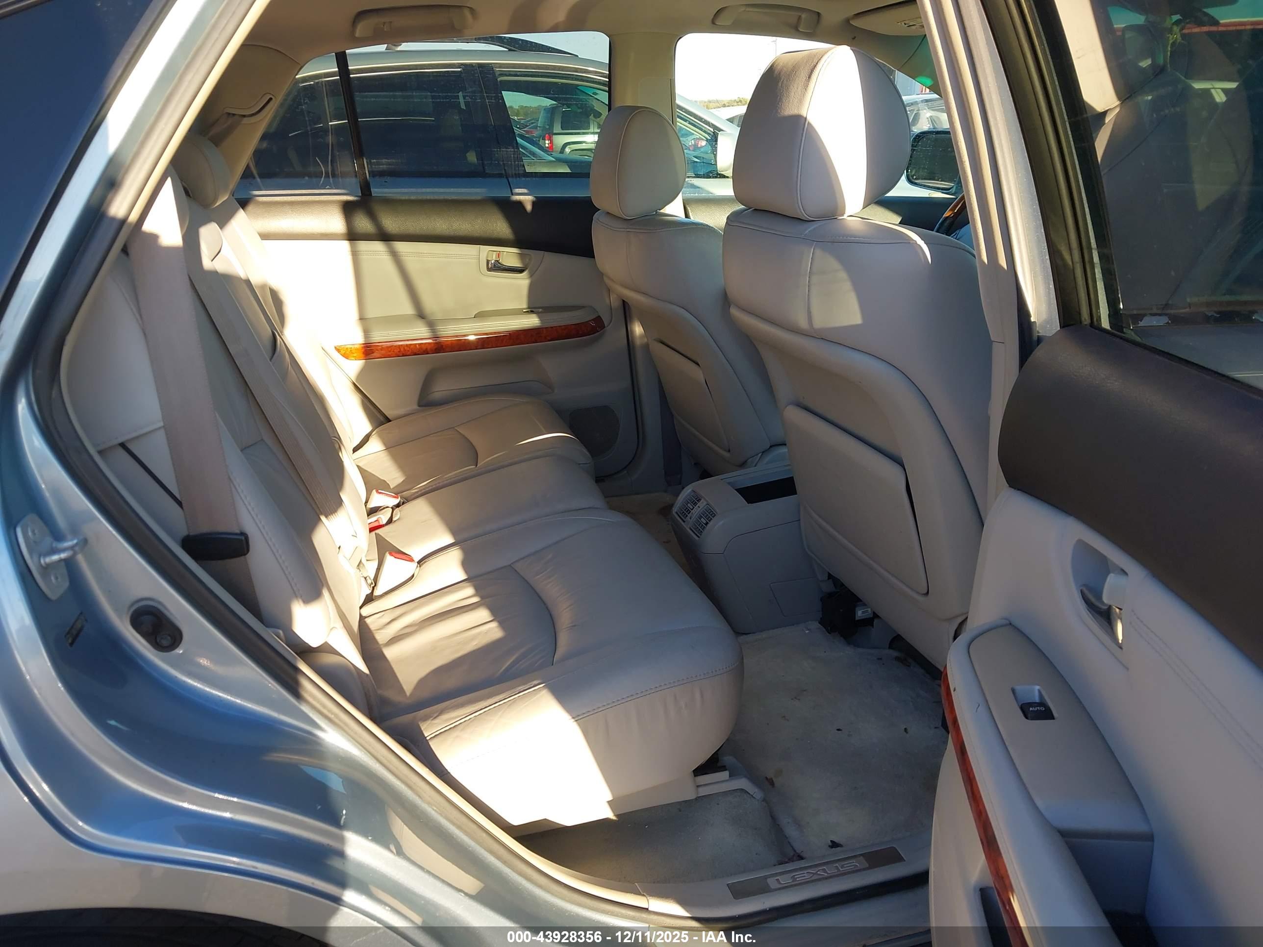 LEXUS RX image 8