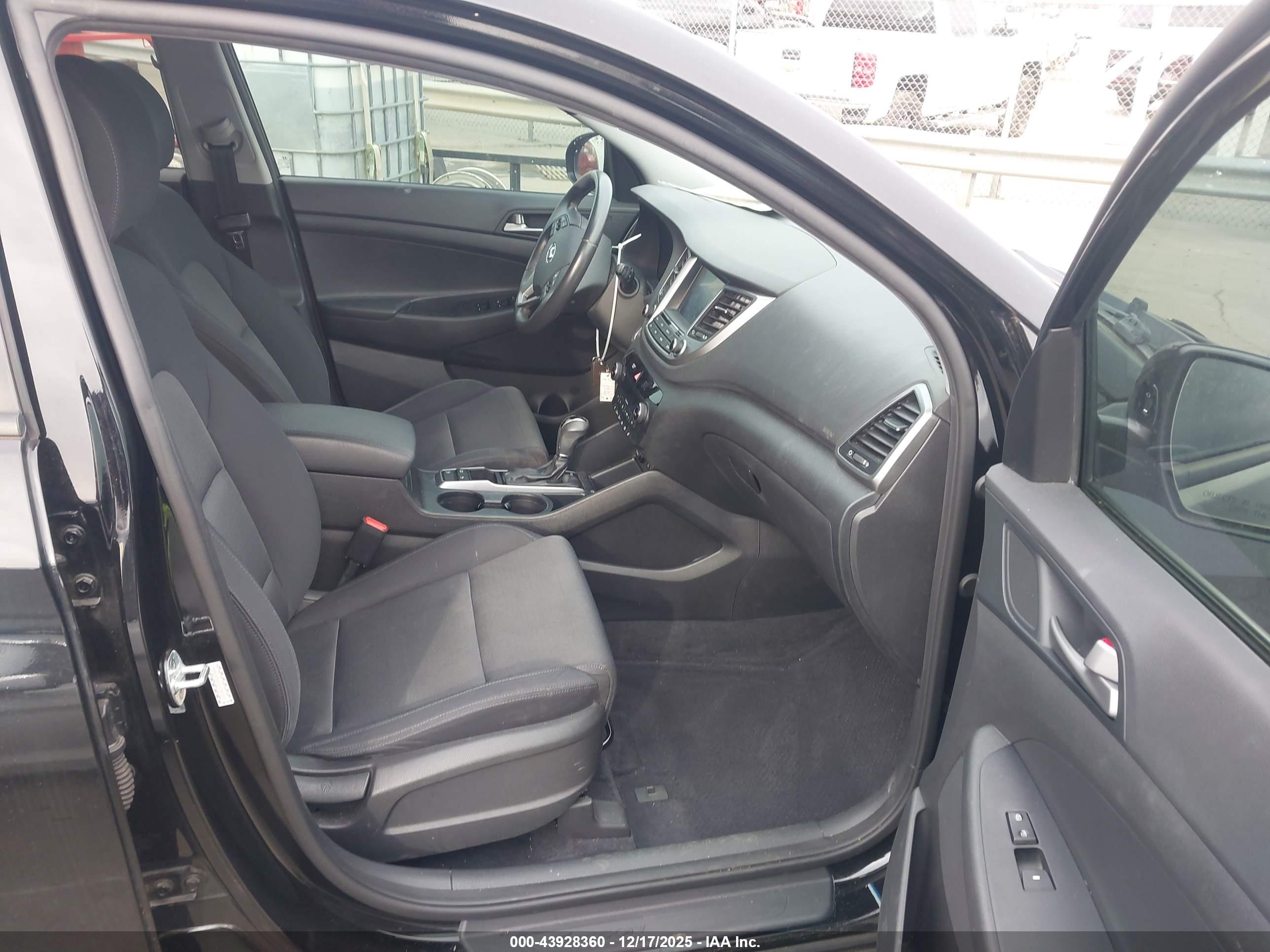 HYUNDAI TUCSON image 5