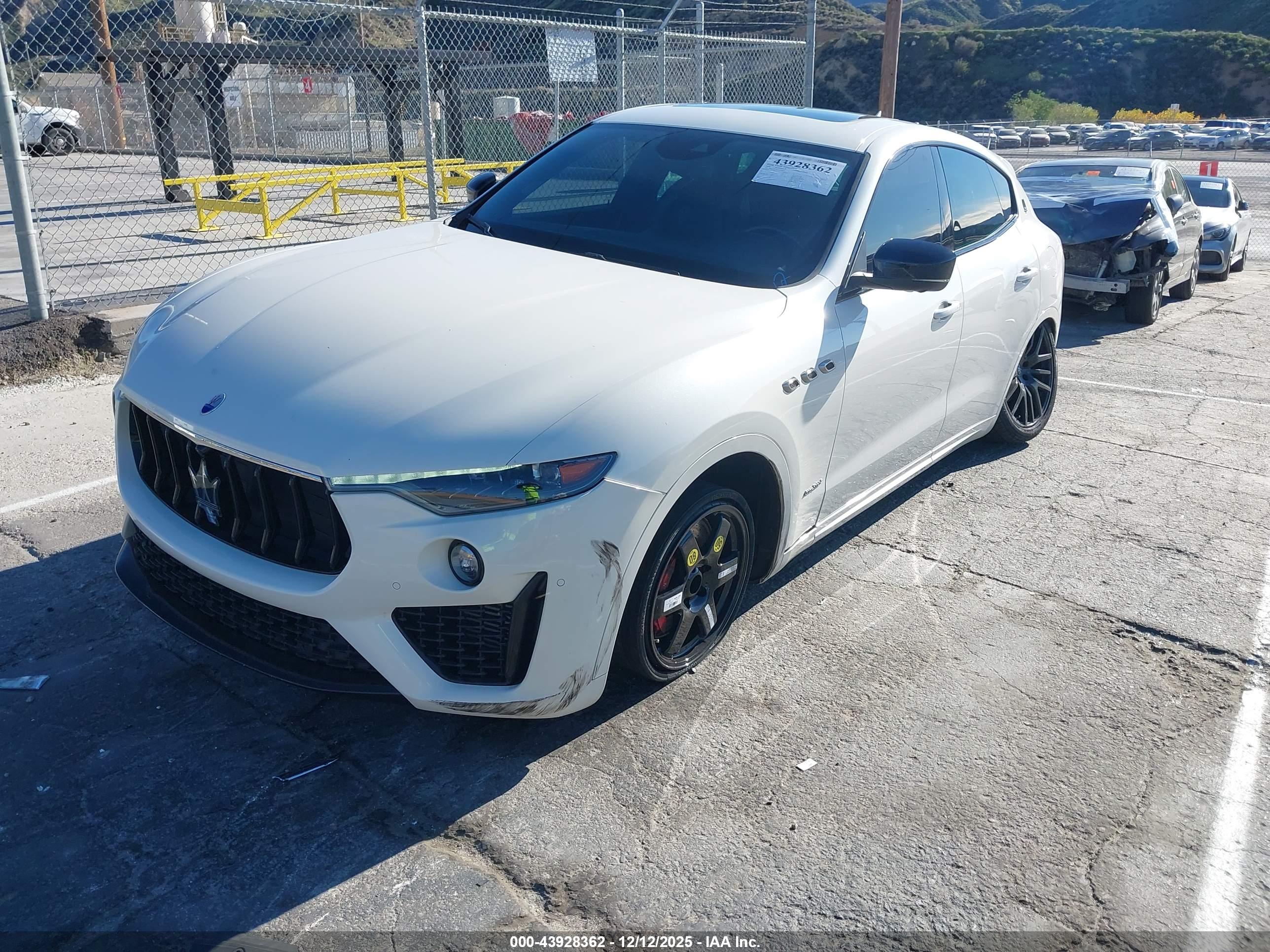 MASERATI LEVANTE image 2