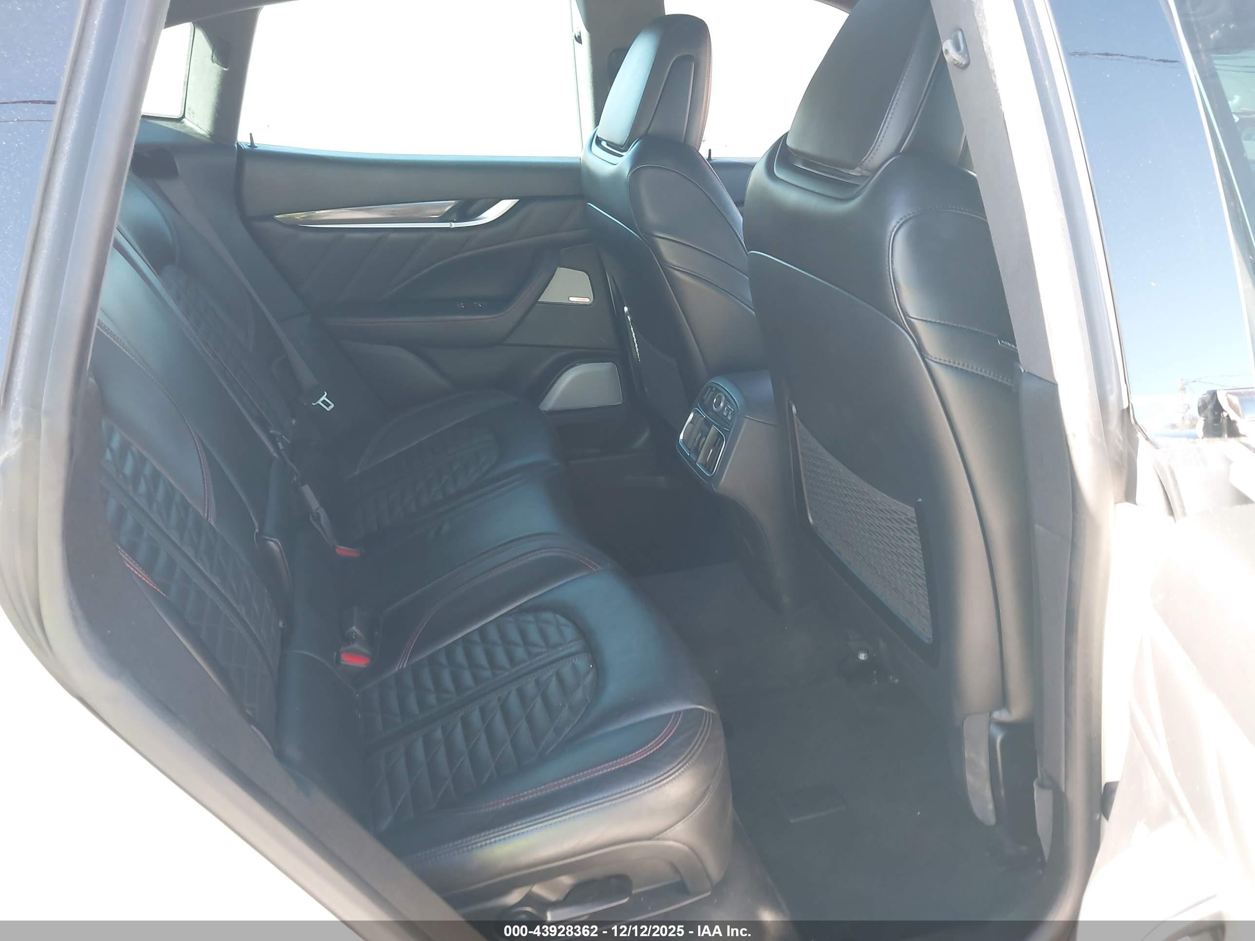 MASERATI LEVANTE image 8