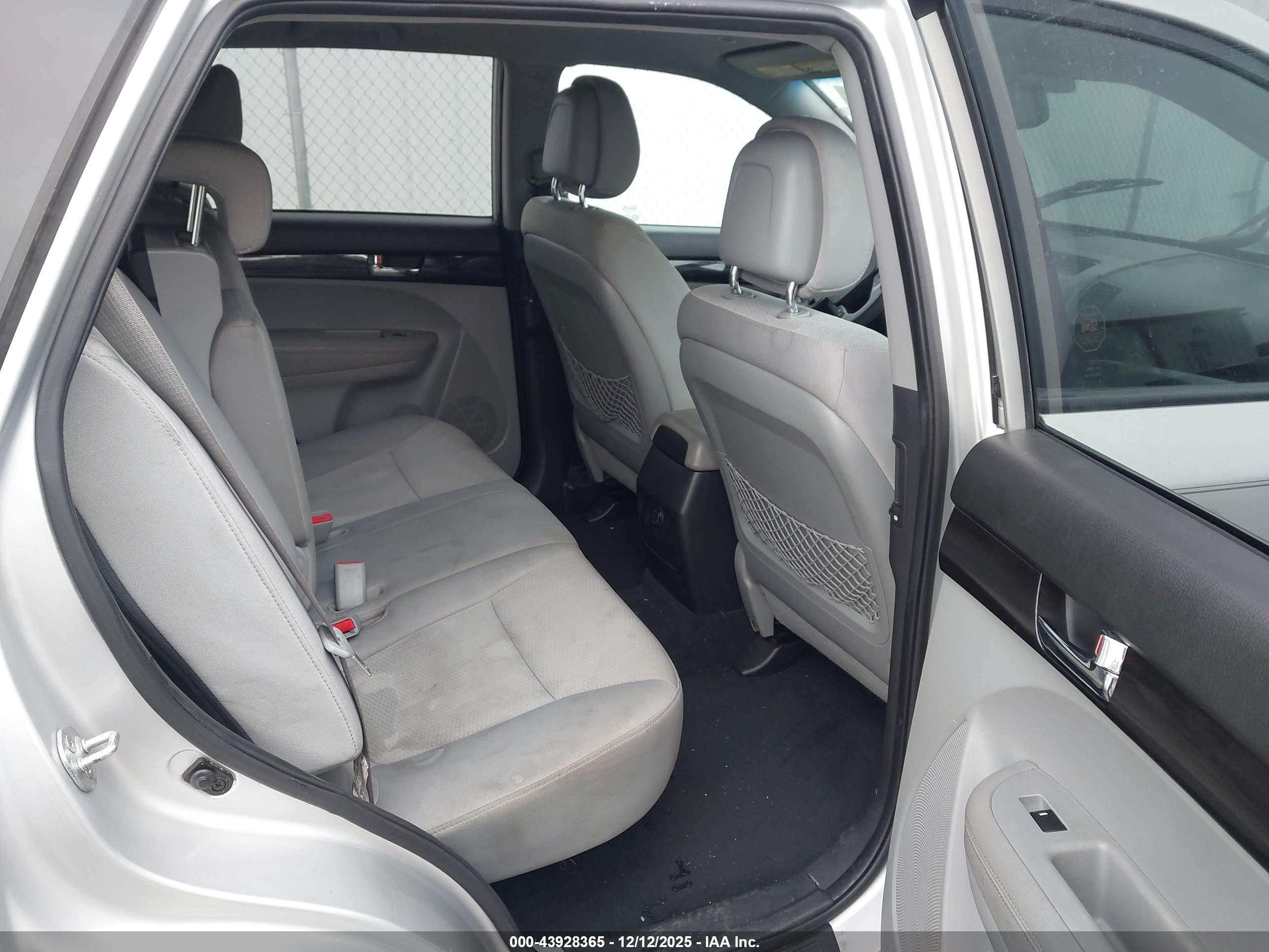KIA SORENTO image 8