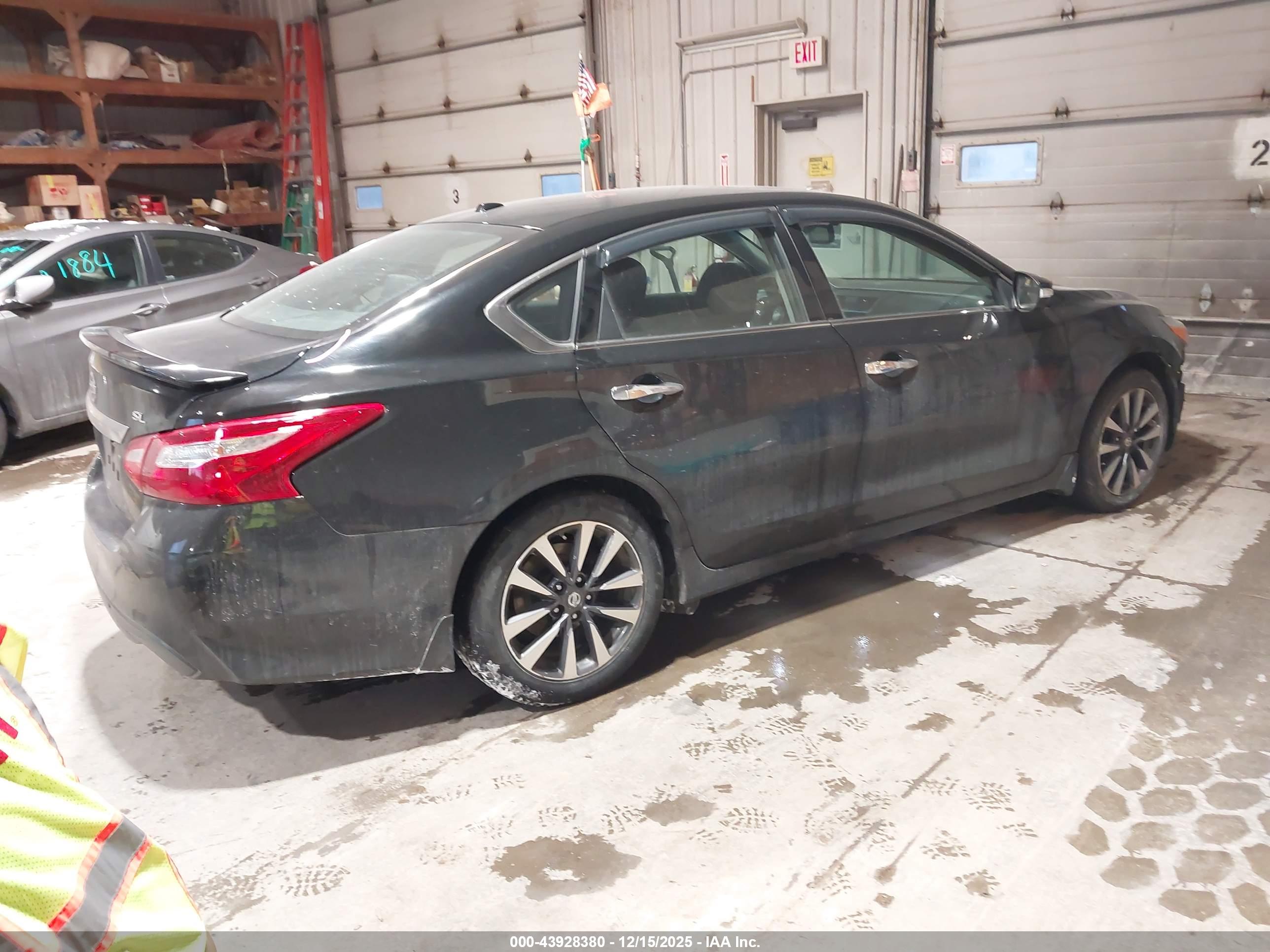 NISSAN ALTIMA image 4