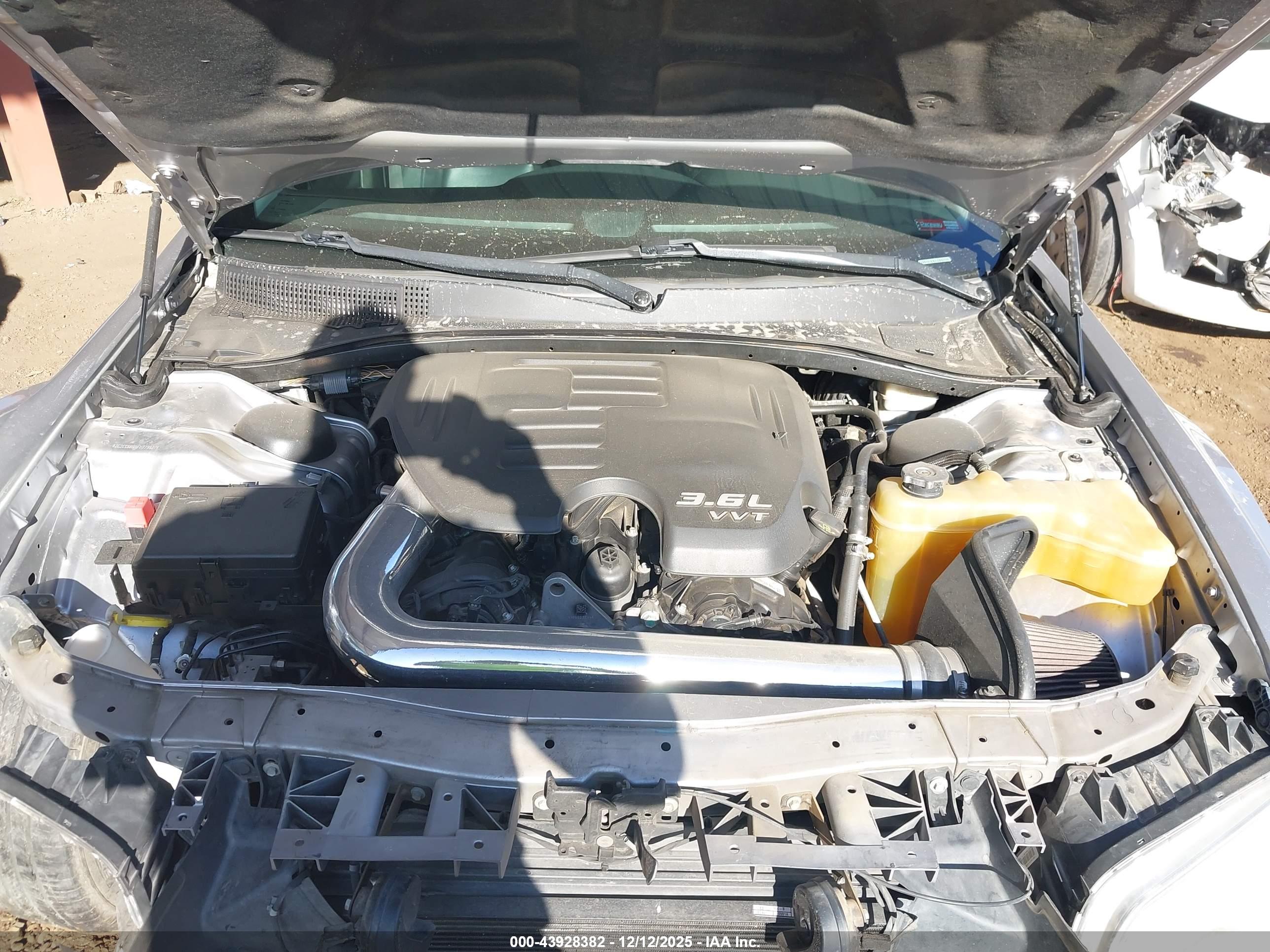CHRYSLER 300 image 10