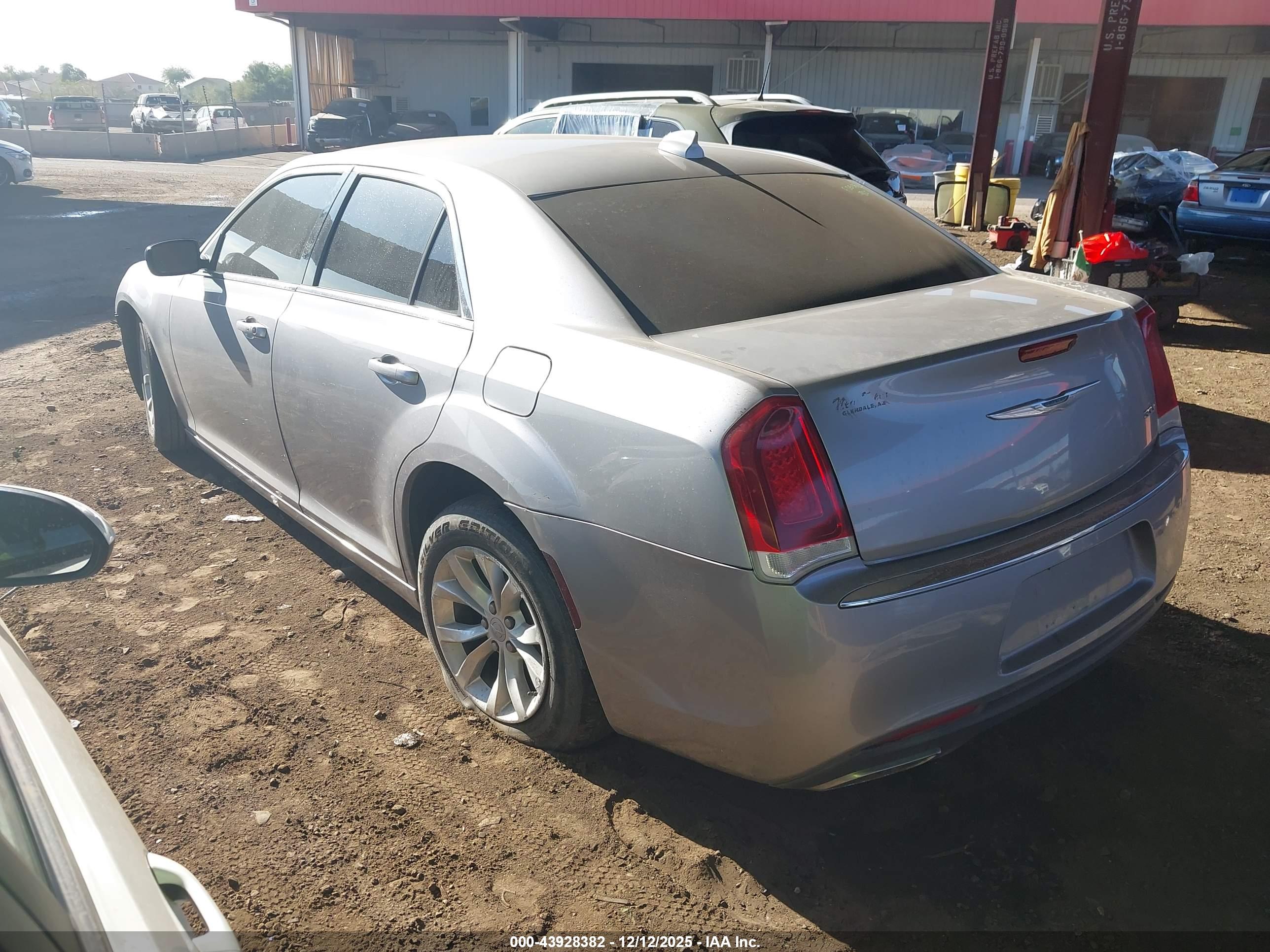 CHRYSLER 300 image 3