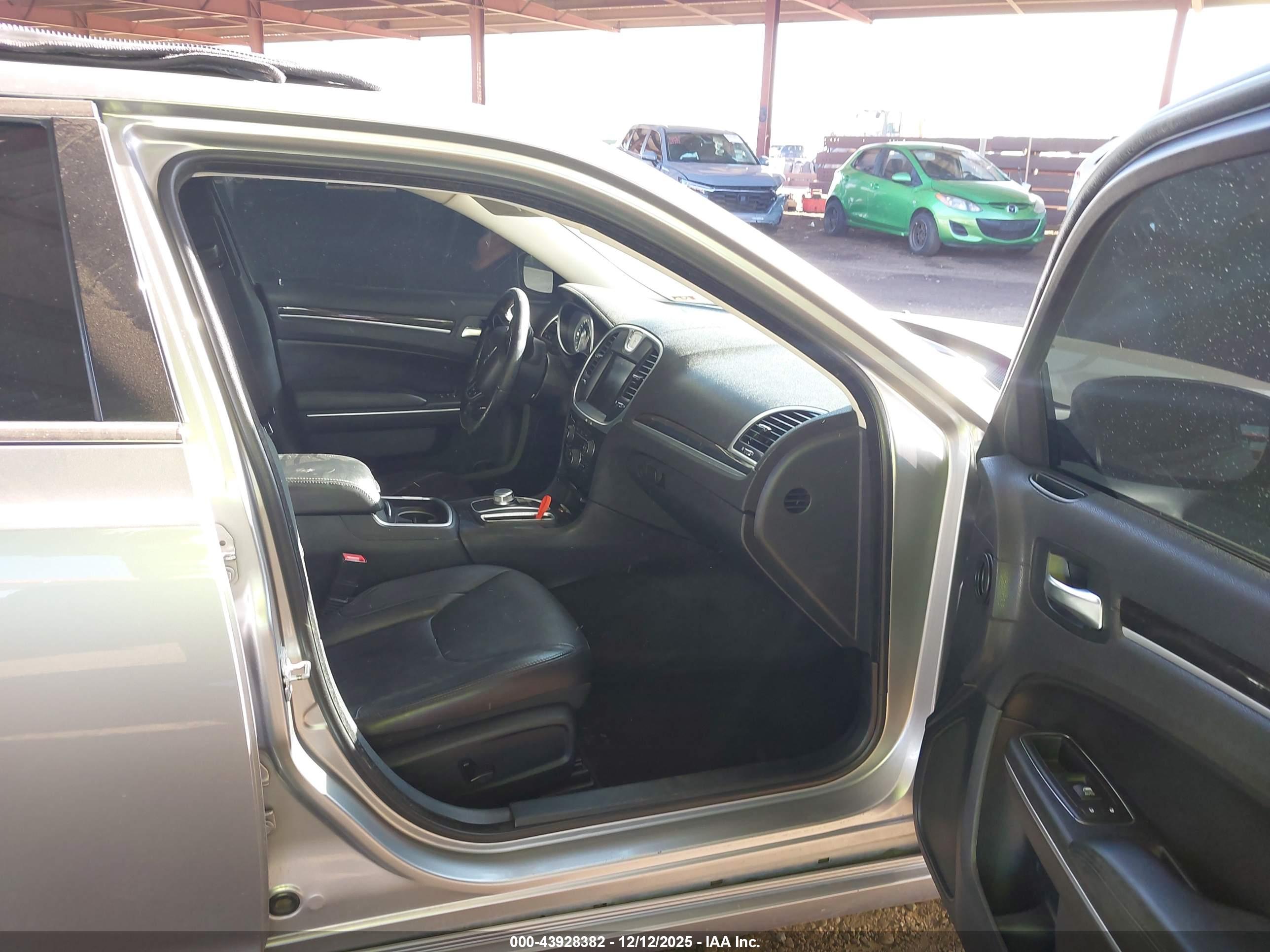 CHRYSLER 300 image 5