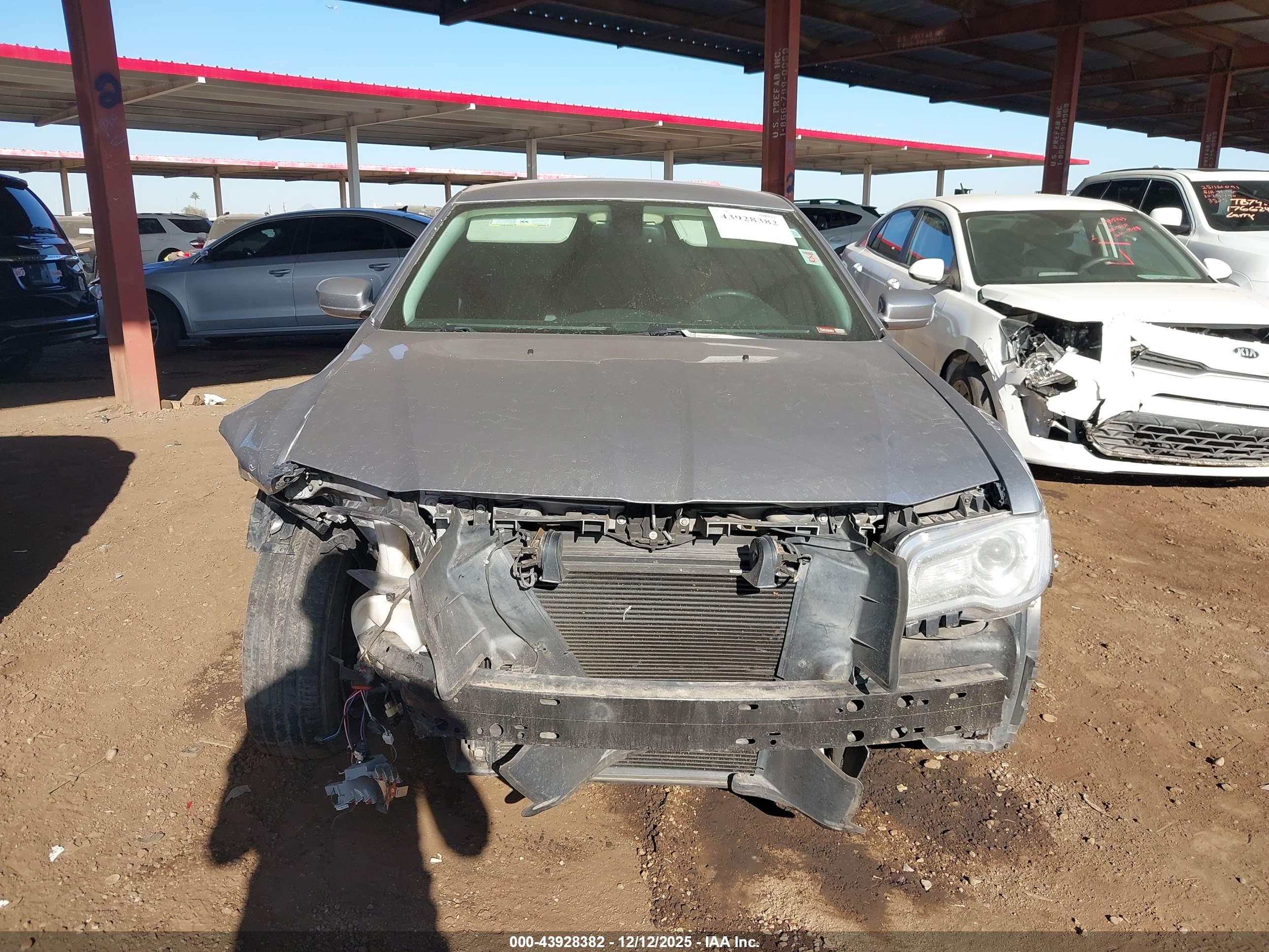 CHRYSLER 300 image 6
