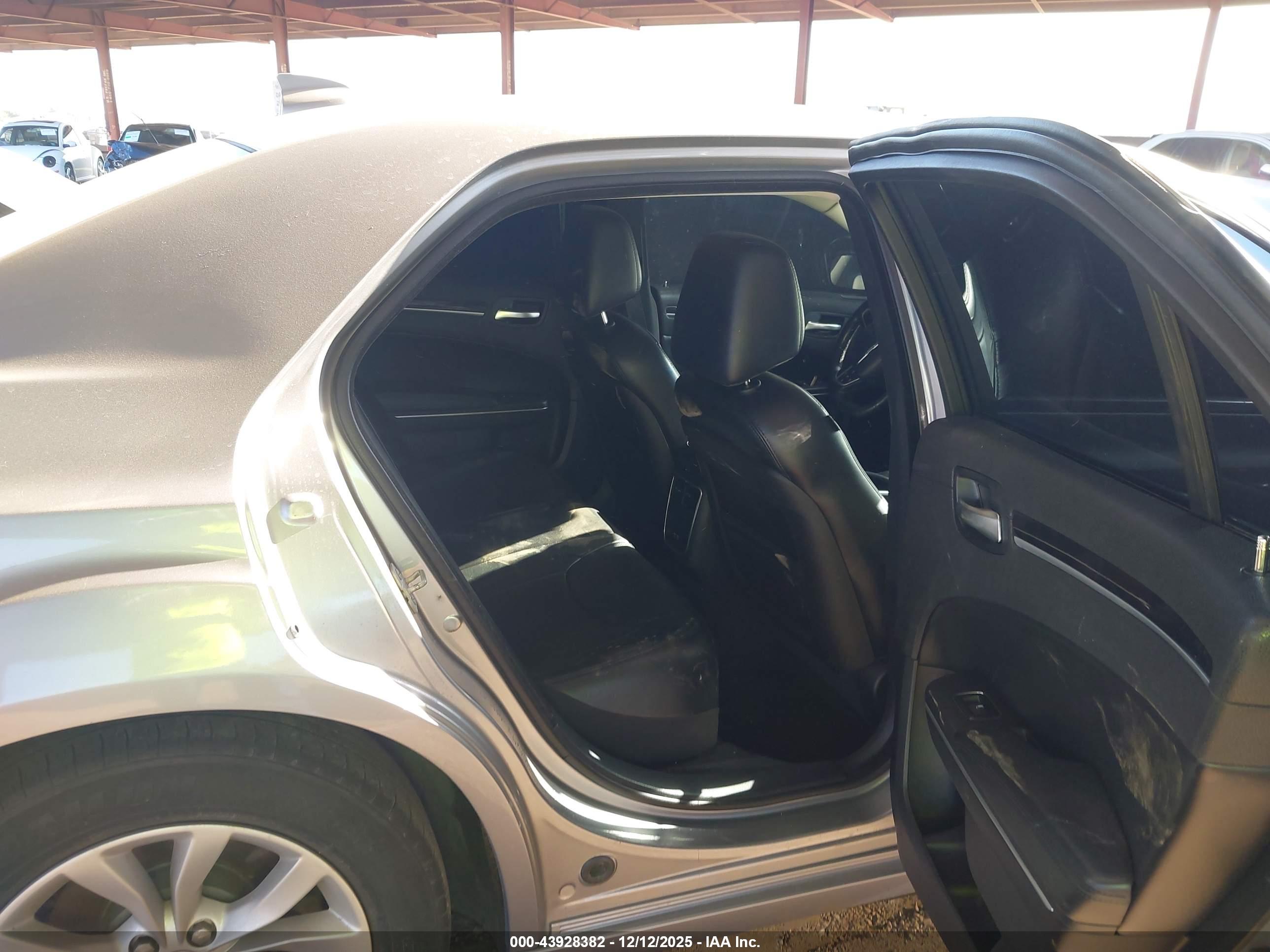 CHRYSLER 300 image 8