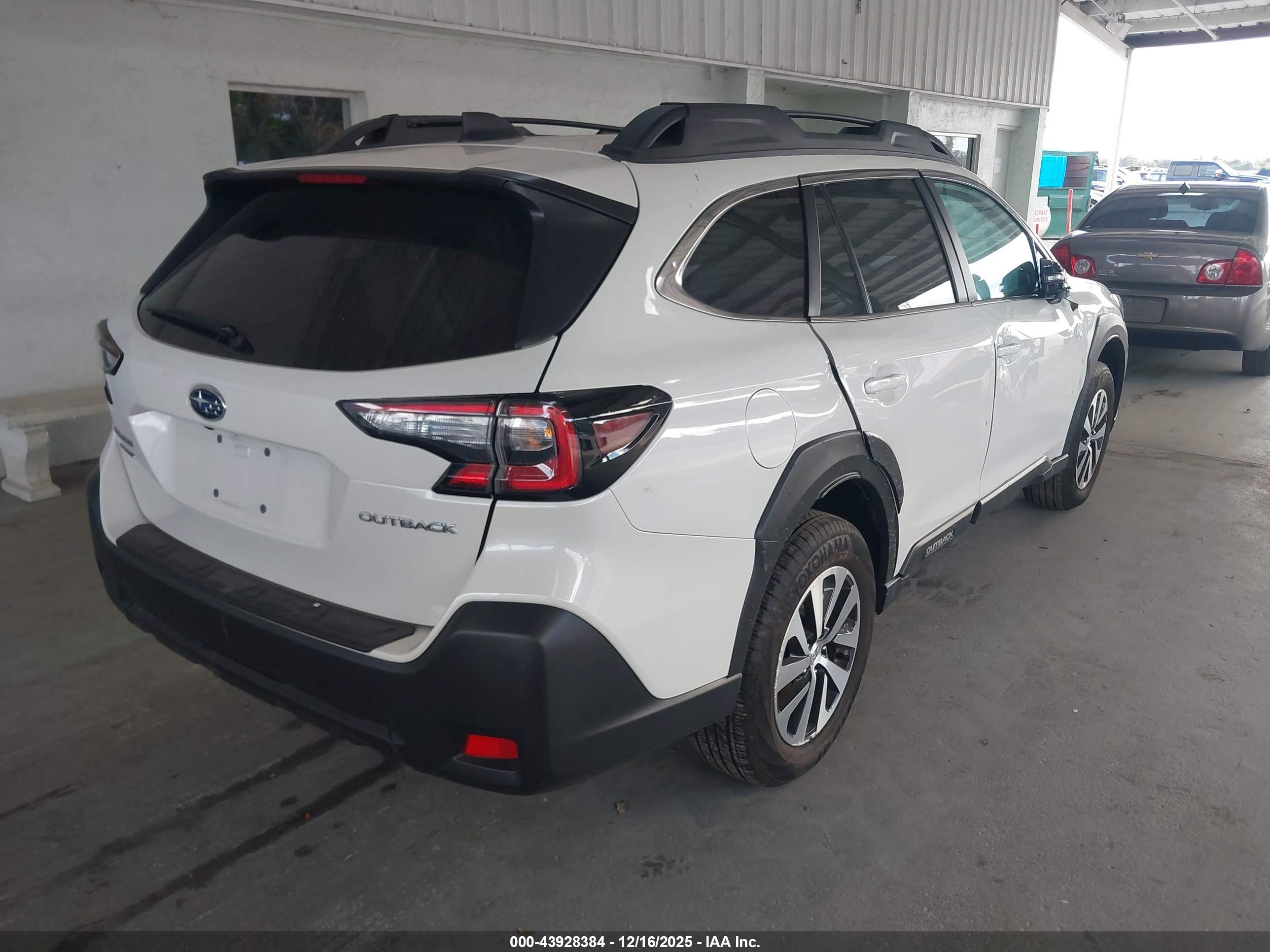 SUBARU OUTBACK image 4