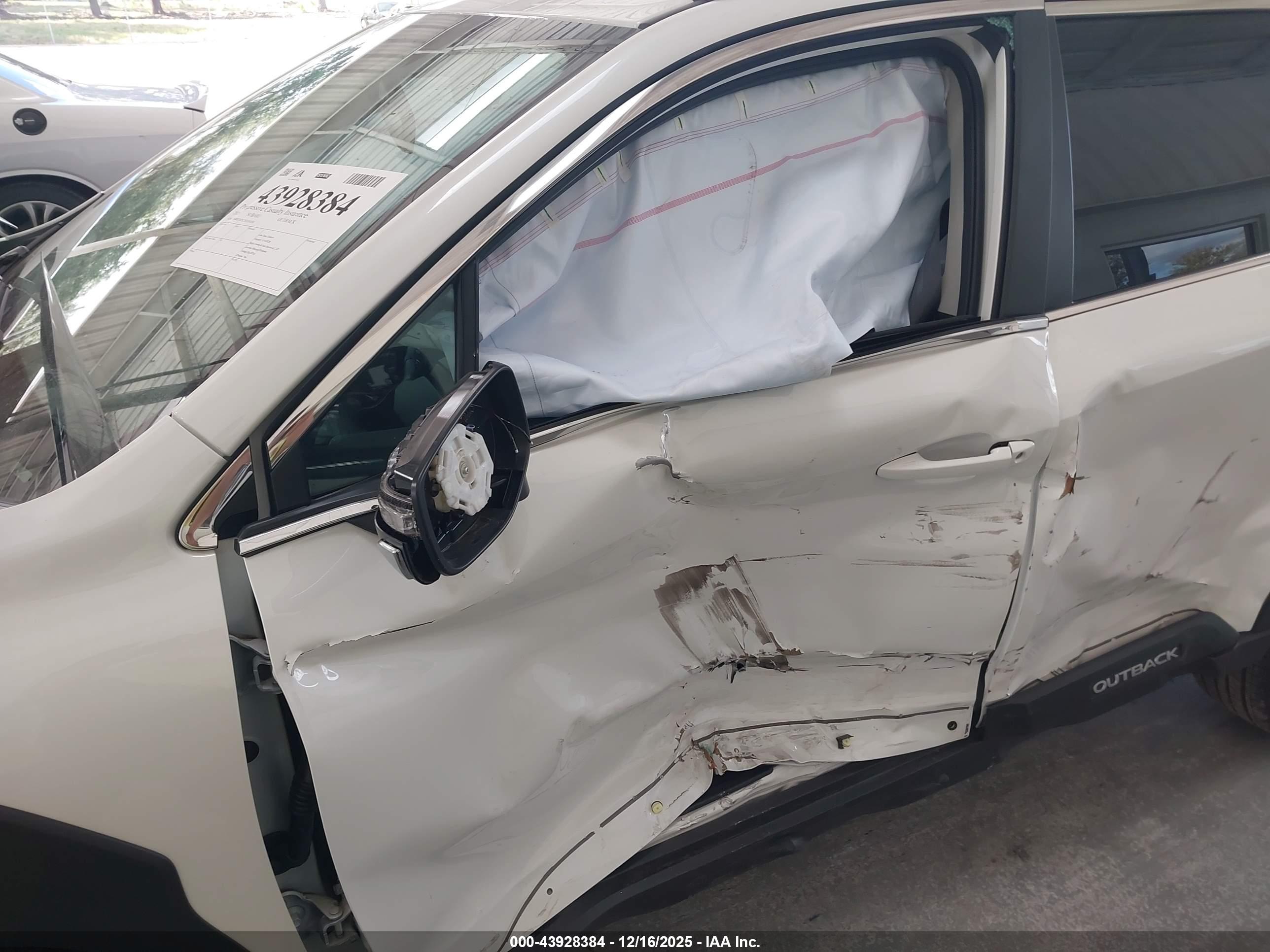 SUBARU OUTBACK image 6