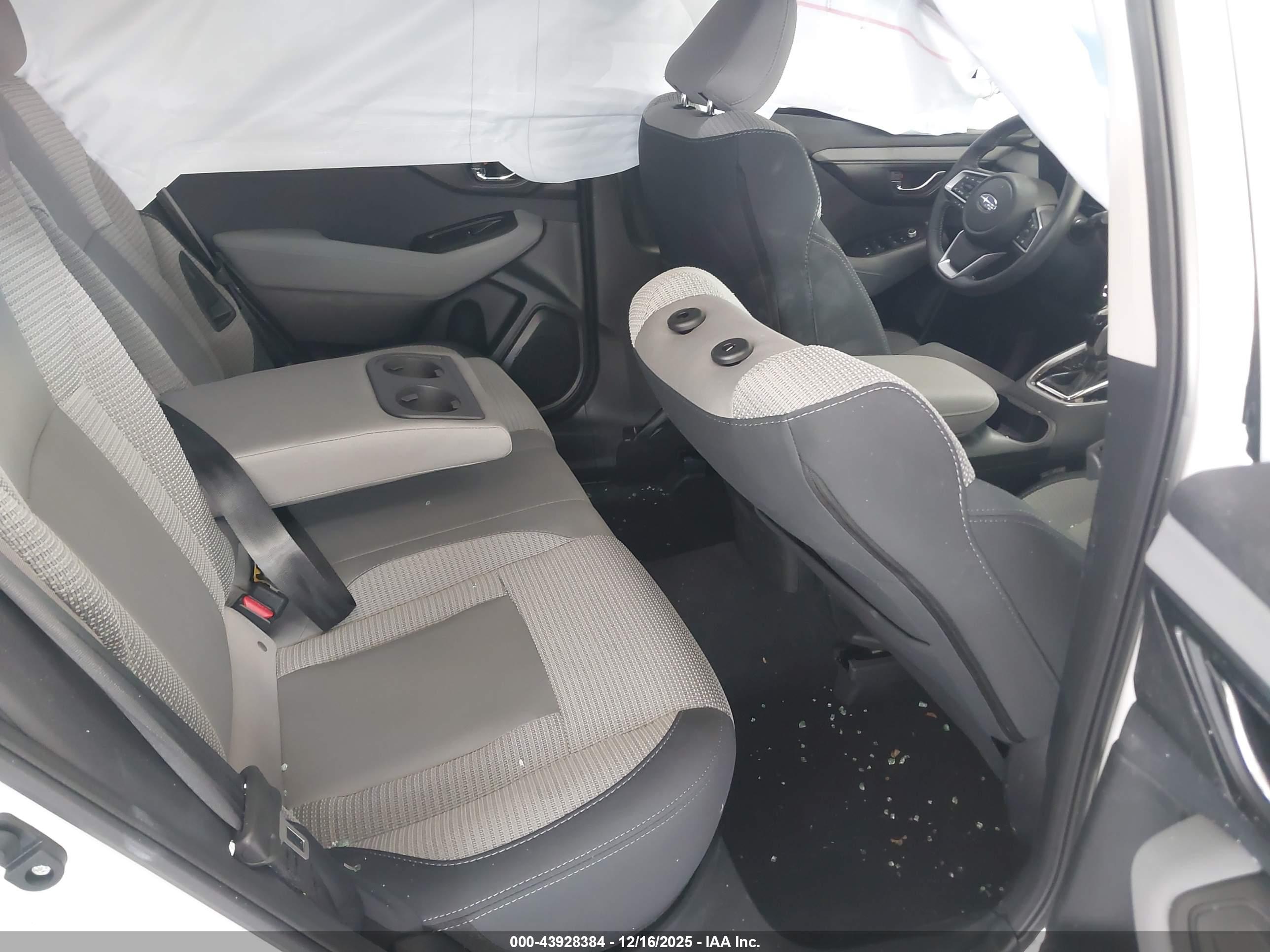 SUBARU OUTBACK image 8