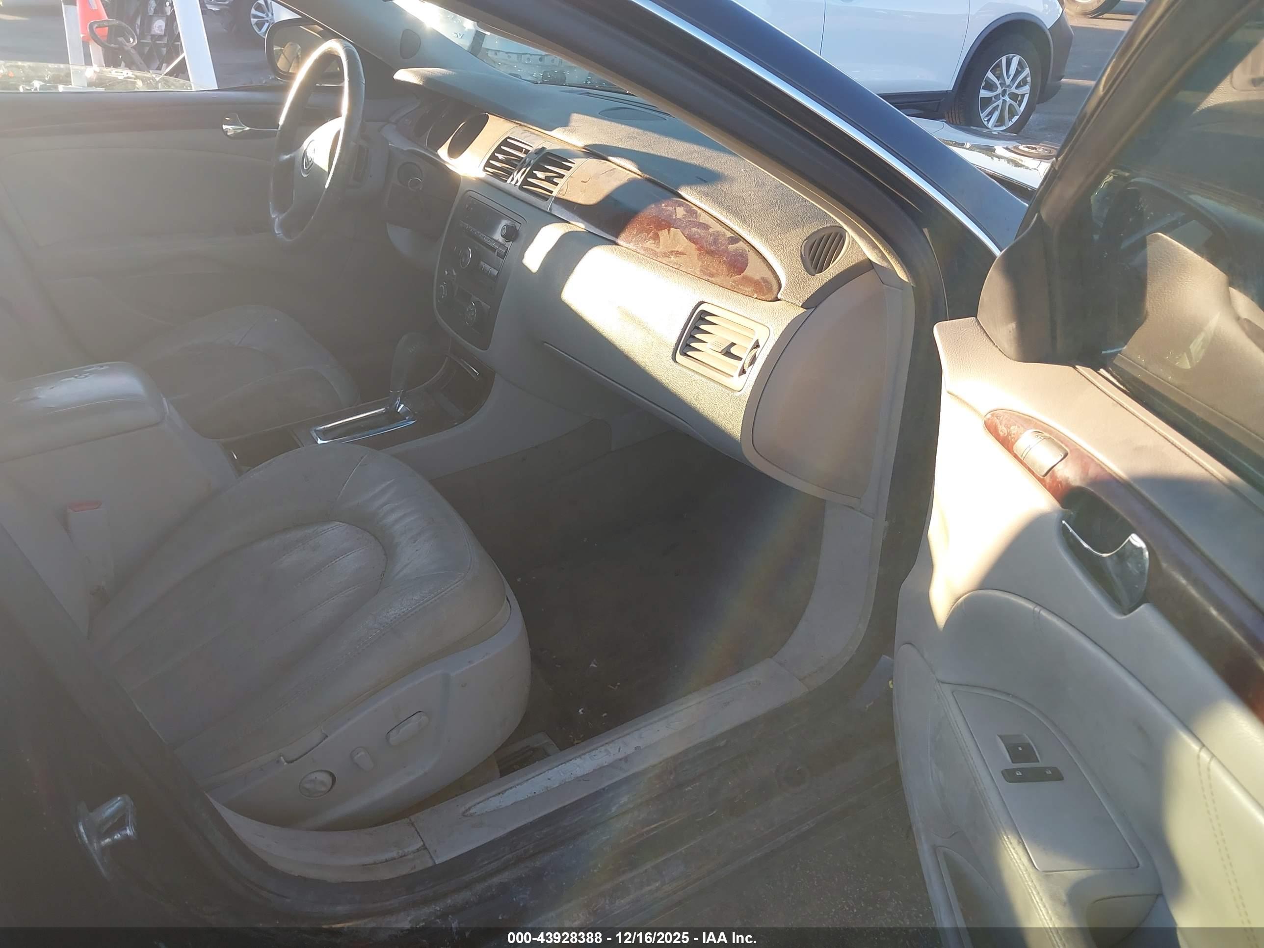 BUICK LUCERNE image 5