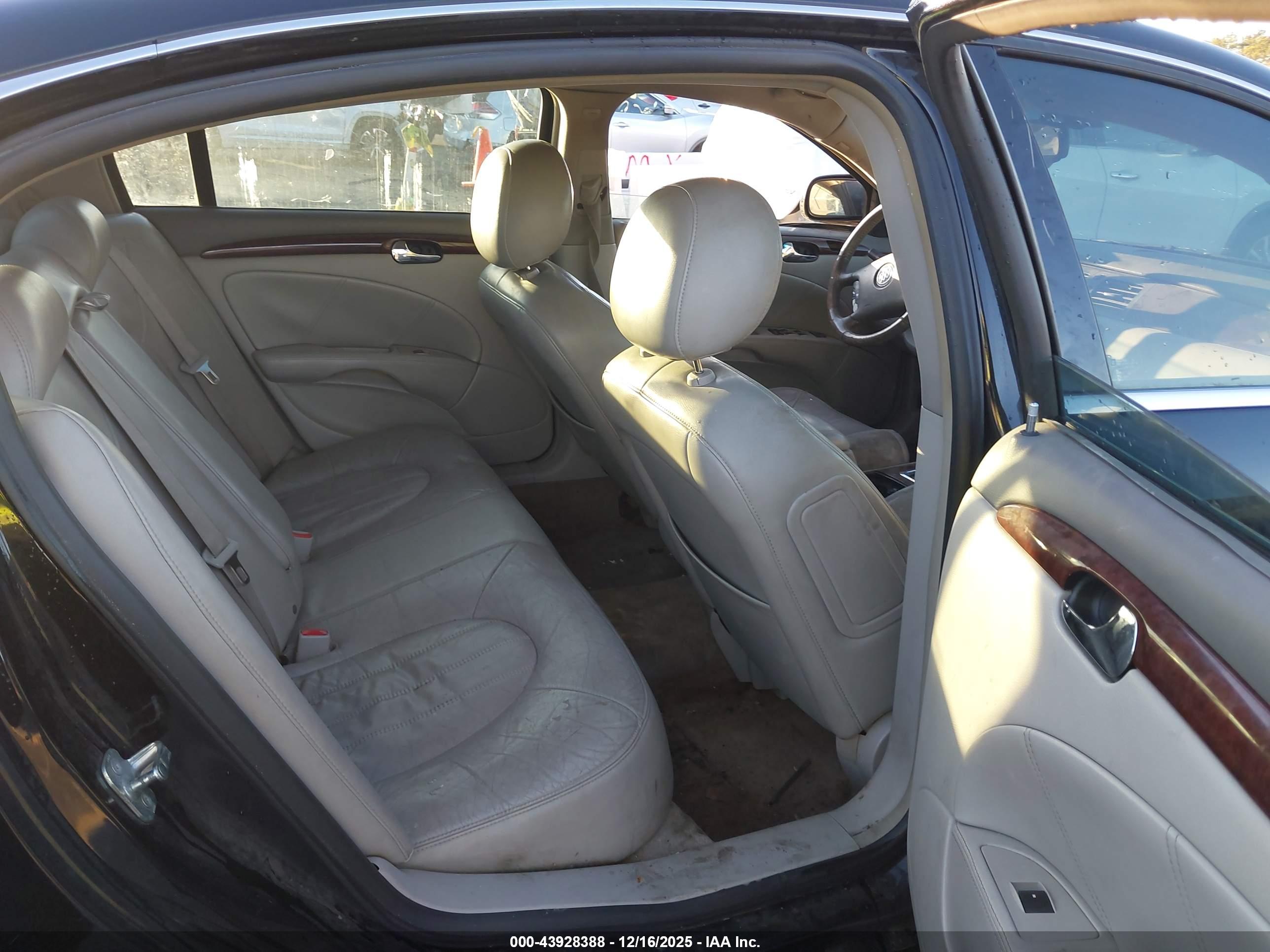 BUICK LUCERNE image 8