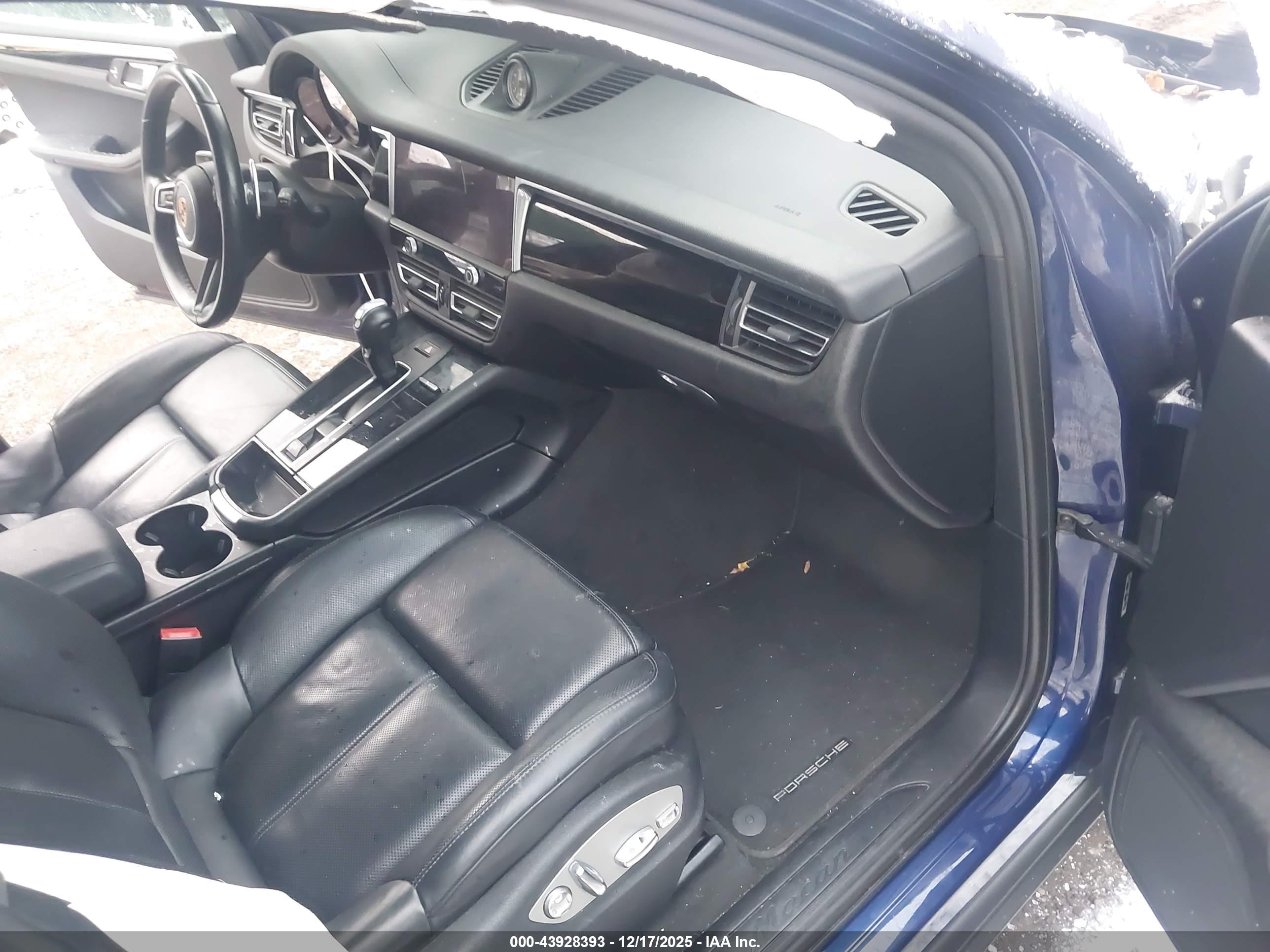 PORSCHE MACAN image 5