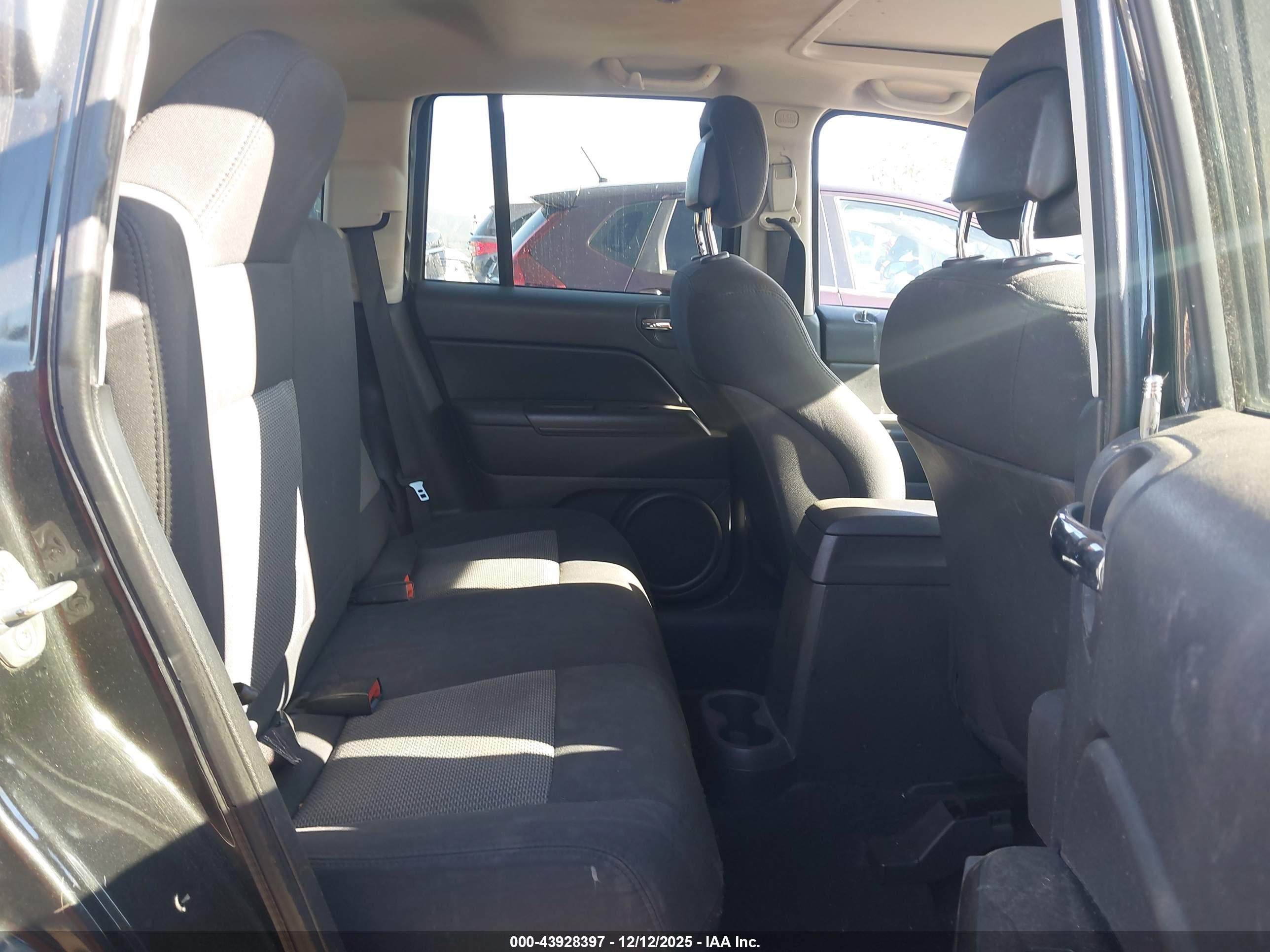 JEEP COMPASS image 8