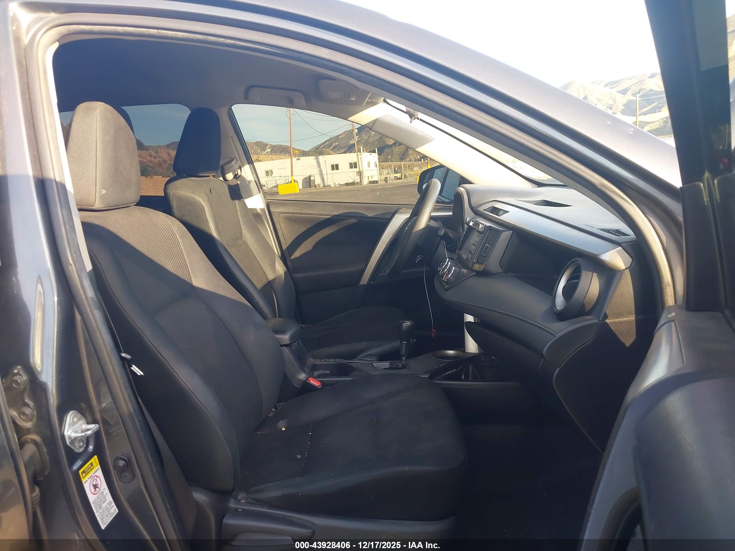 TOYOTA RAV4 image 5