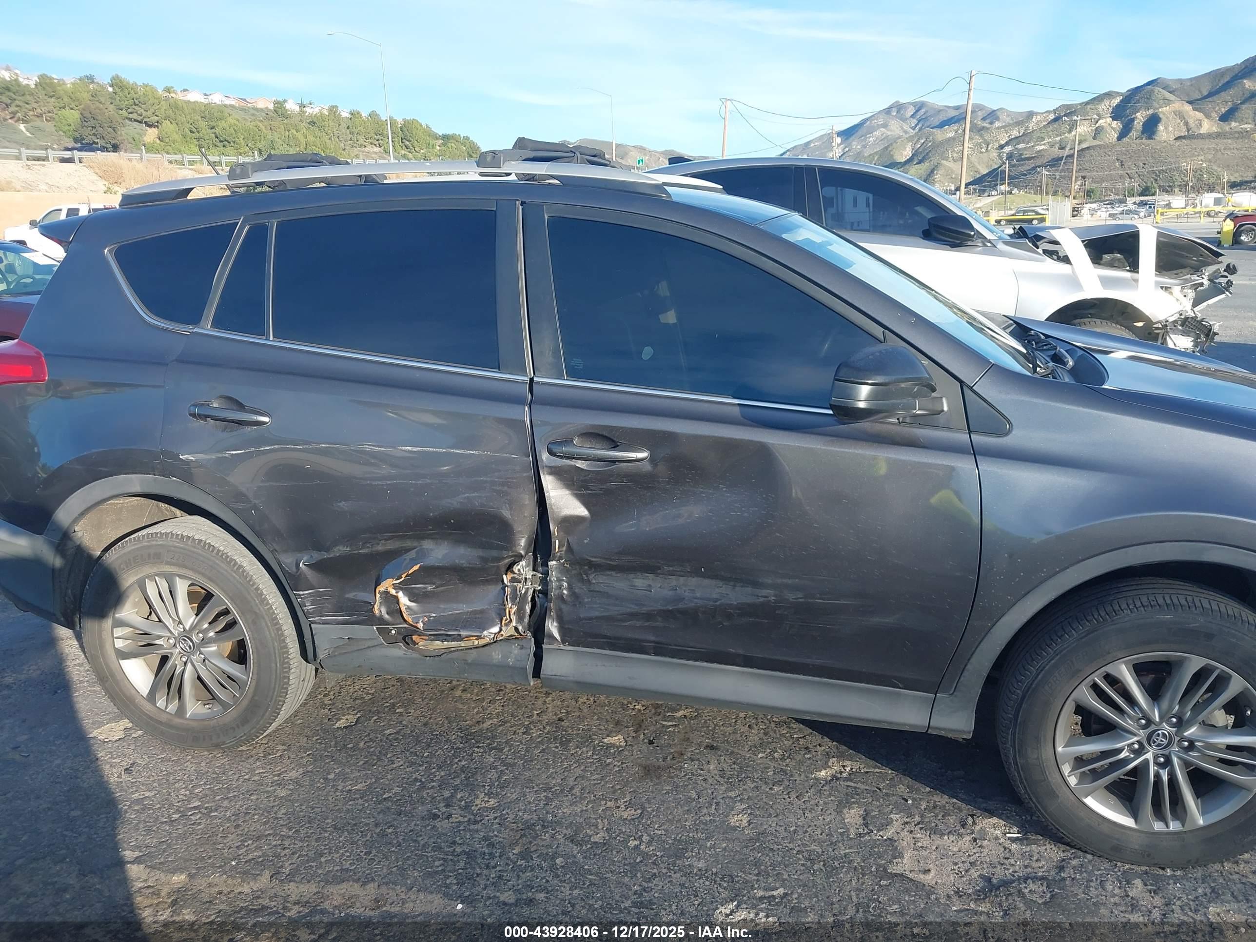 TOYOTA RAV4 image 6
