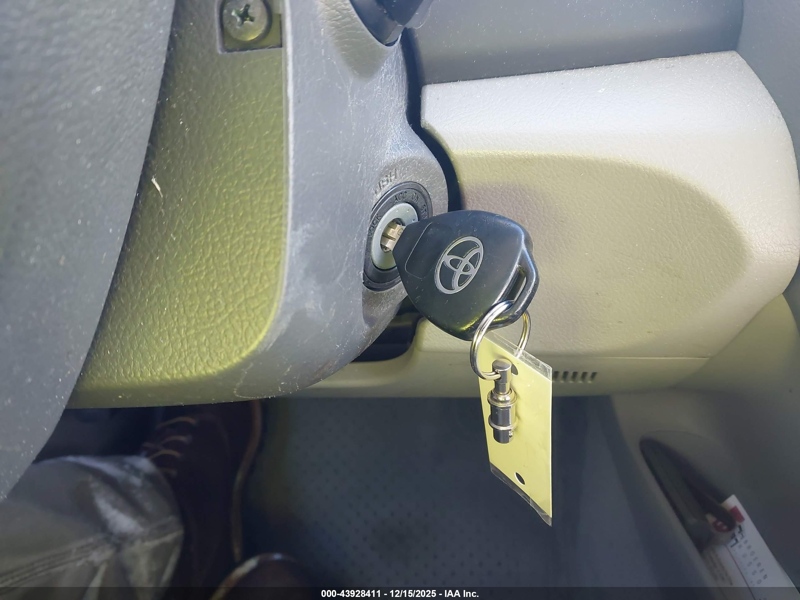 TOYOTA CAMRY image 11