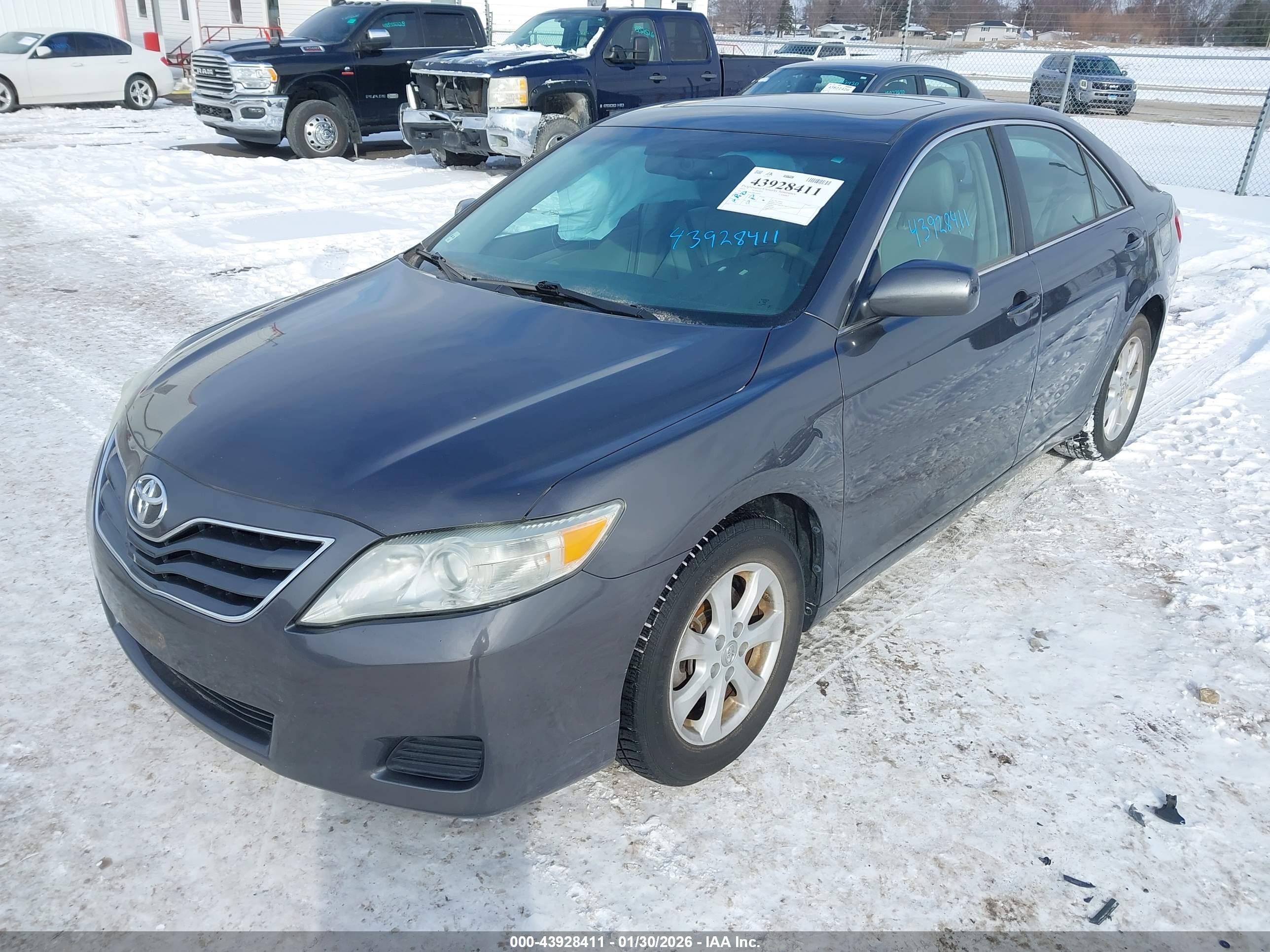 TOYOTA CAMRY image 2