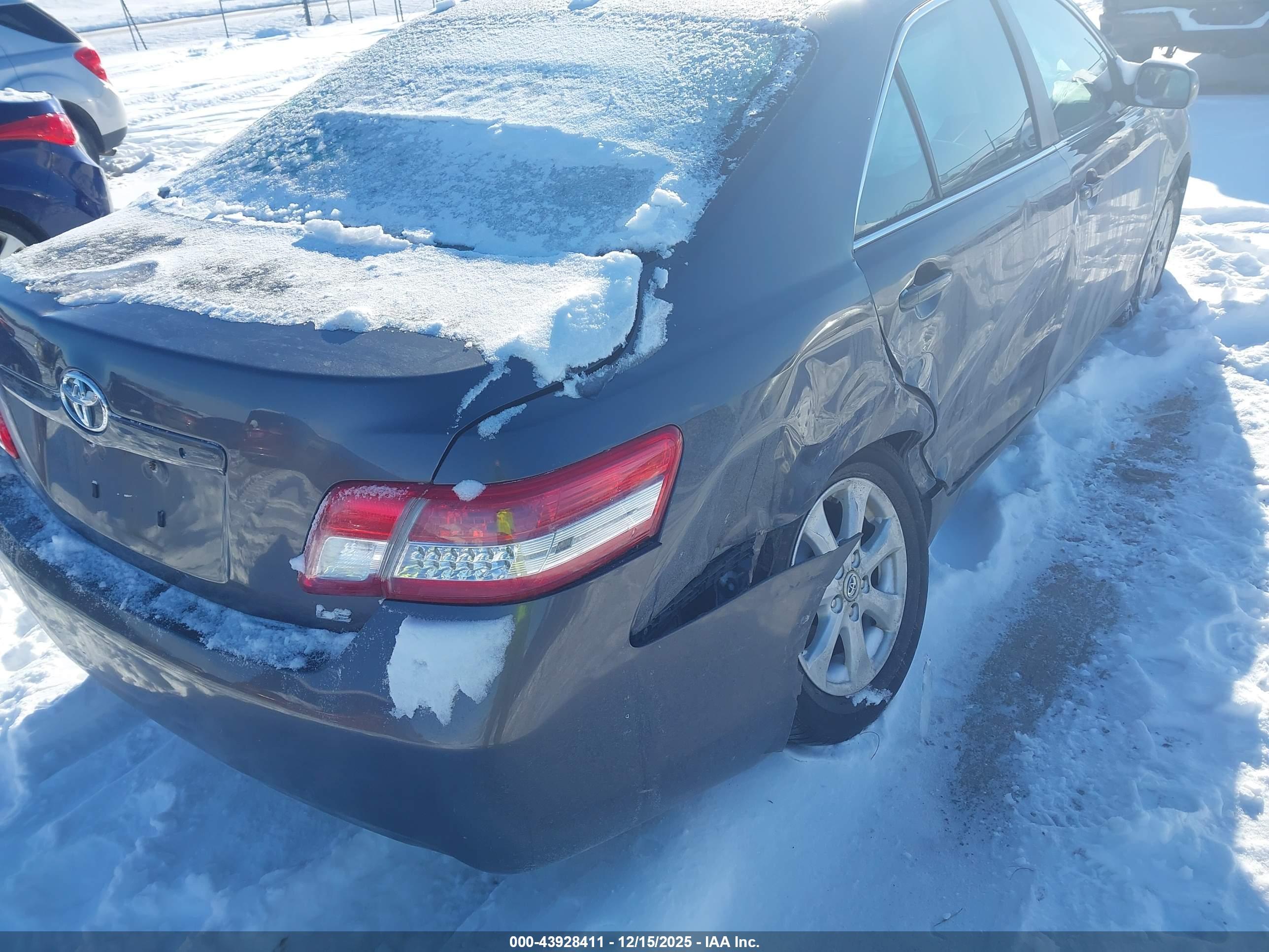 TOYOTA CAMRY image 6