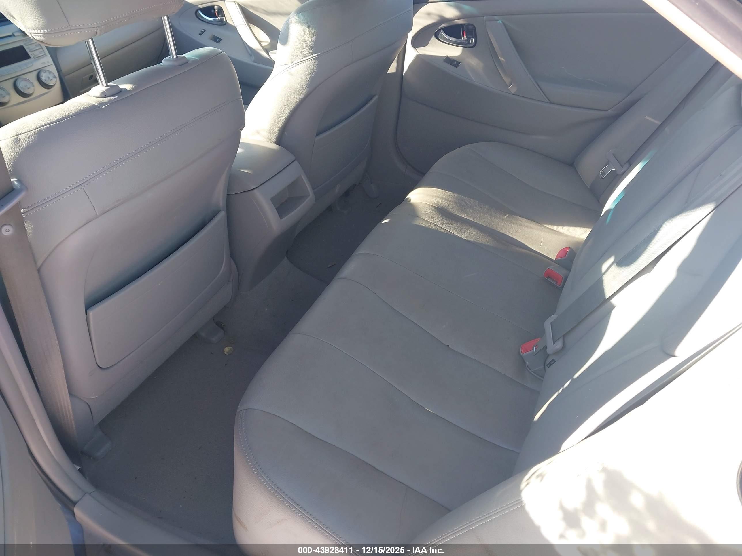 TOYOTA CAMRY image 8