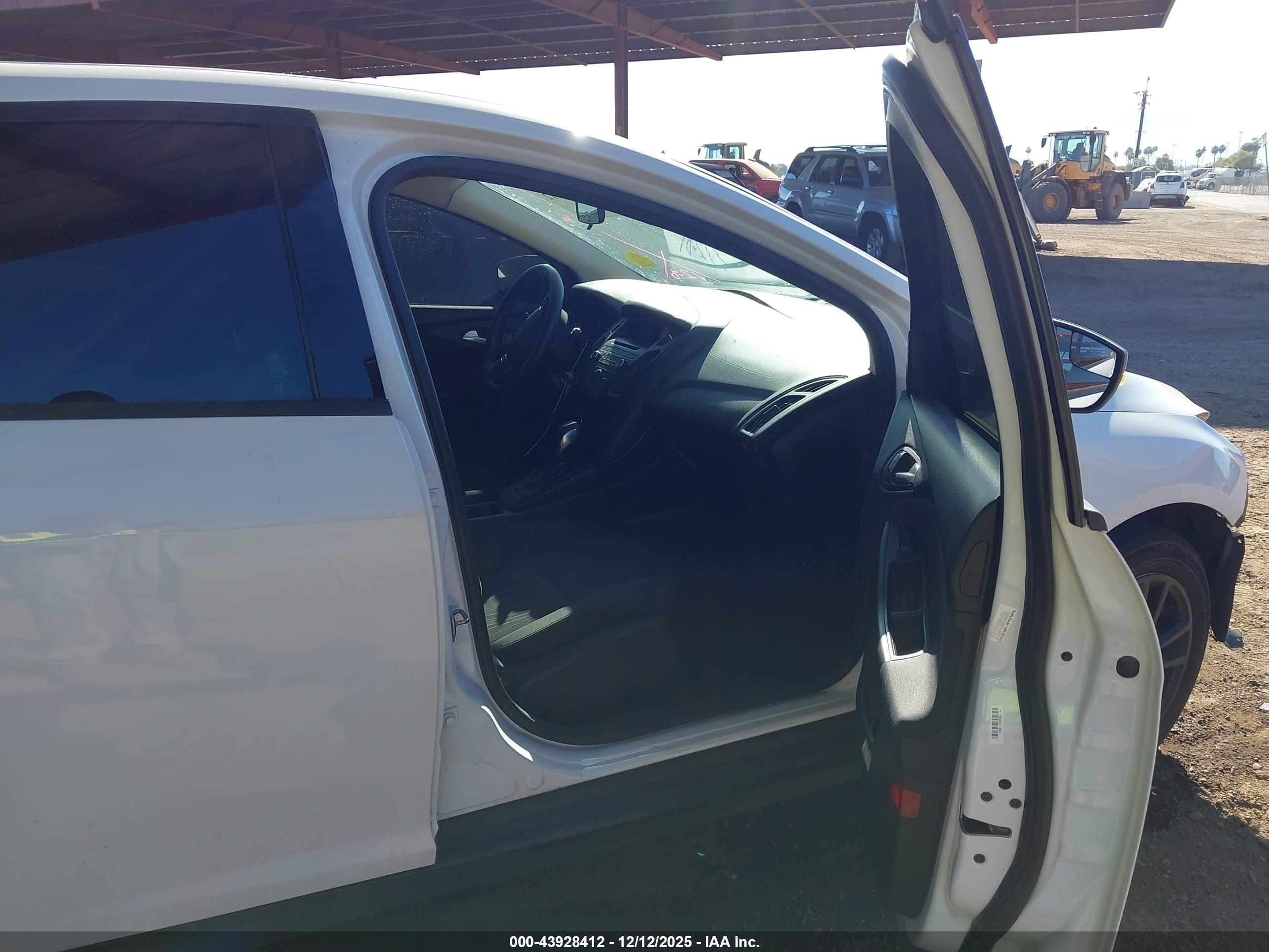 FORD FOCUS image 5