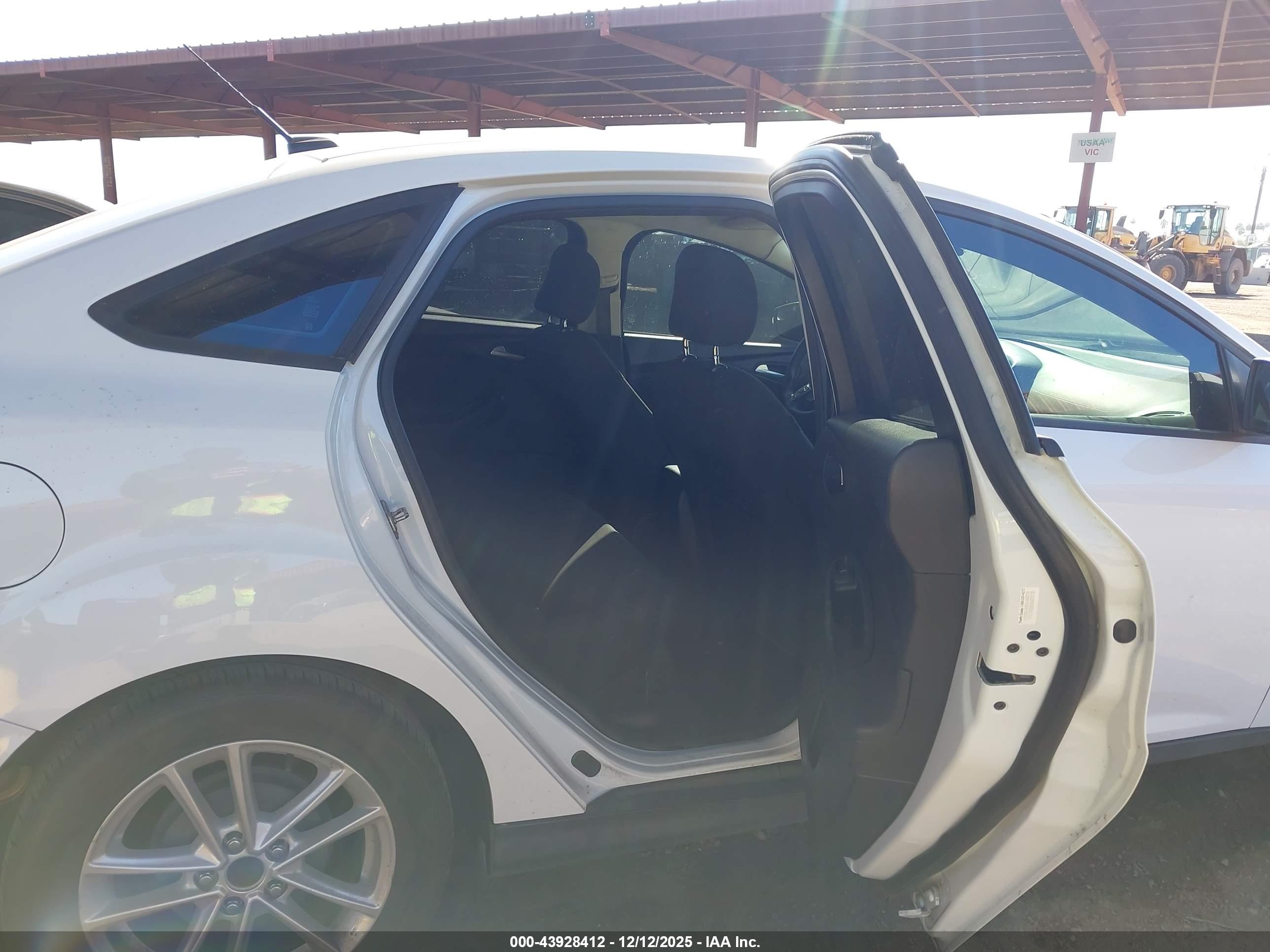 FORD FOCUS image 8