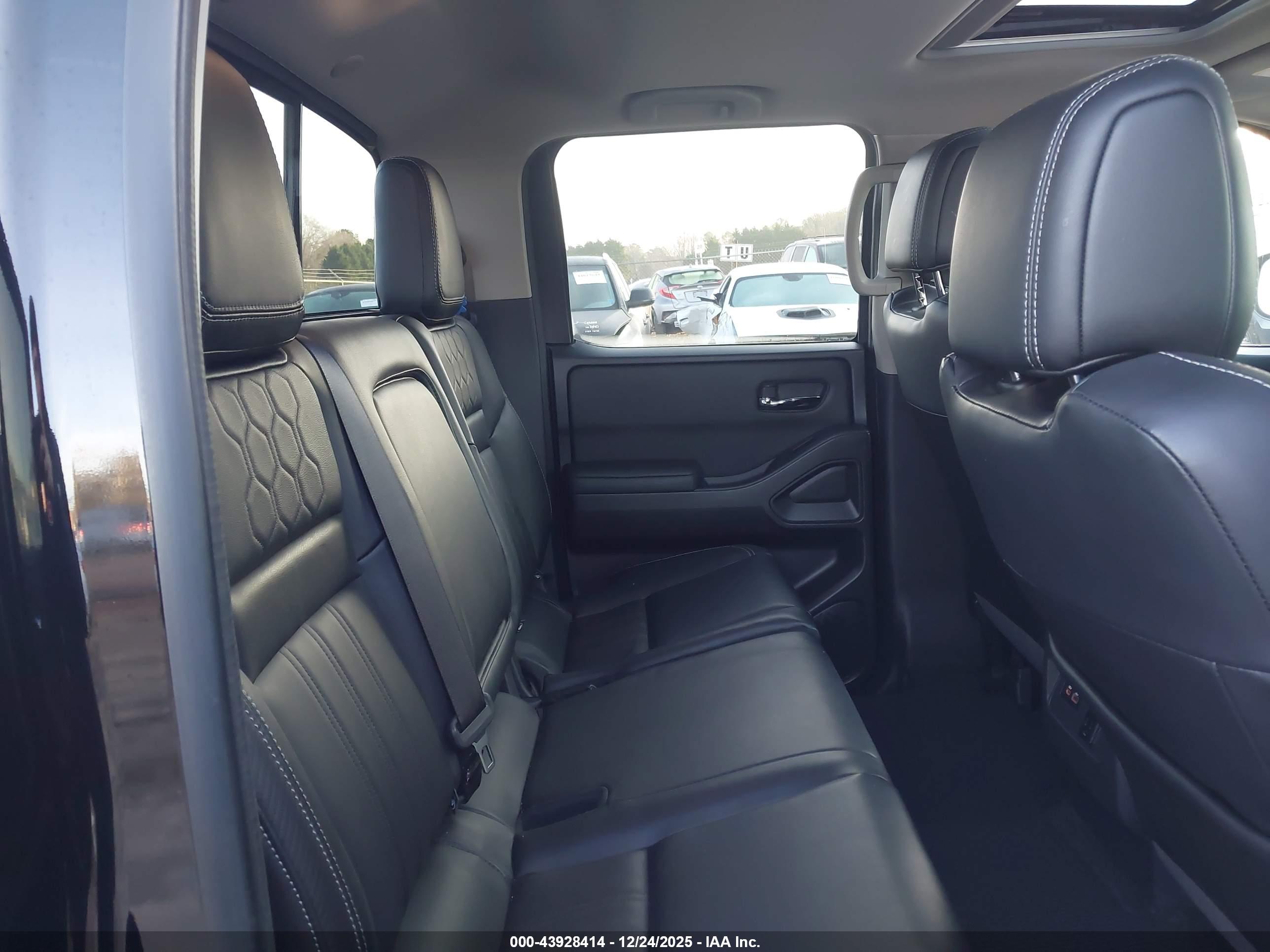 NISSAN FRONTIER image 8