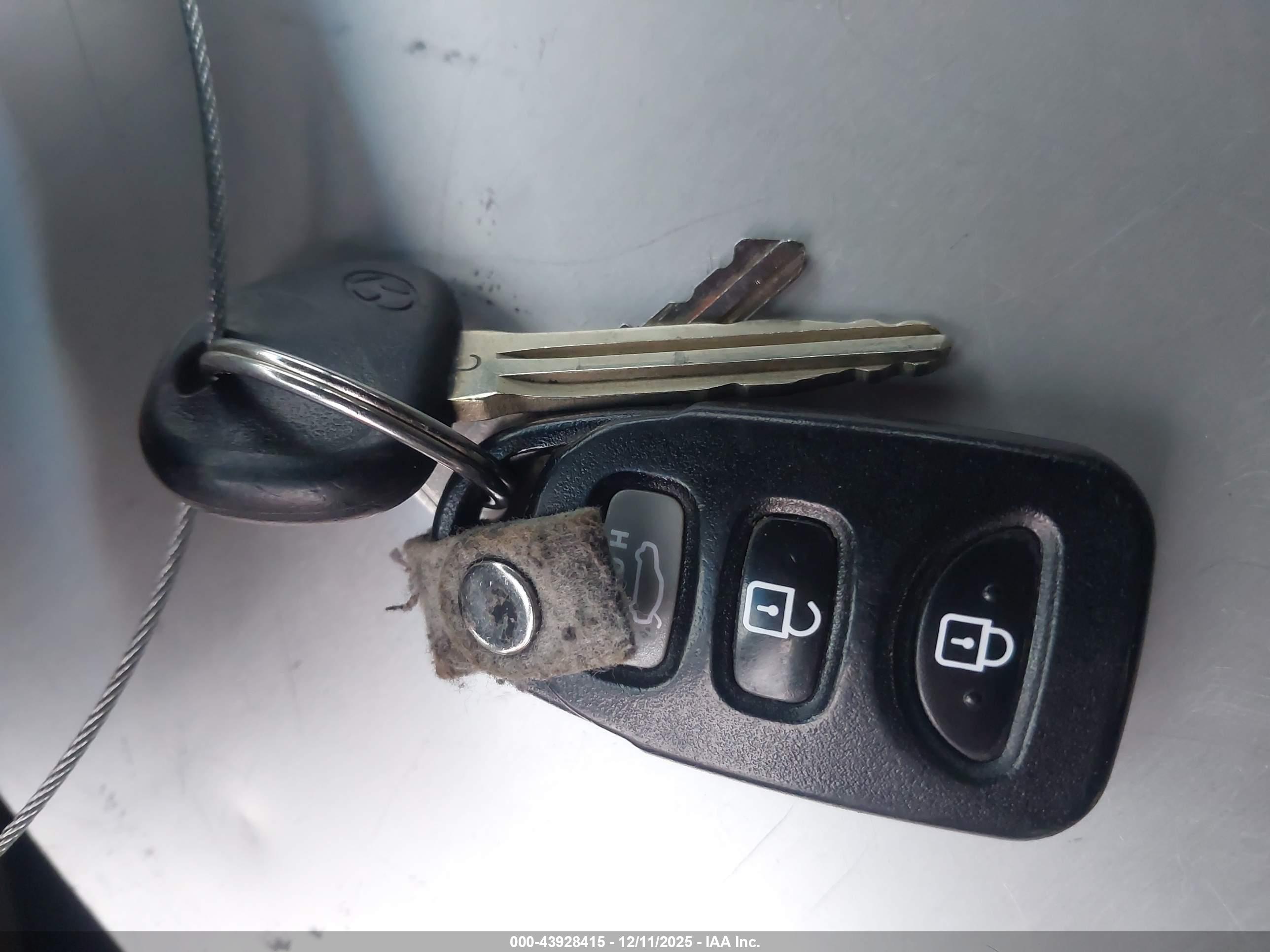 HYUNDAI ELANTRA image 11