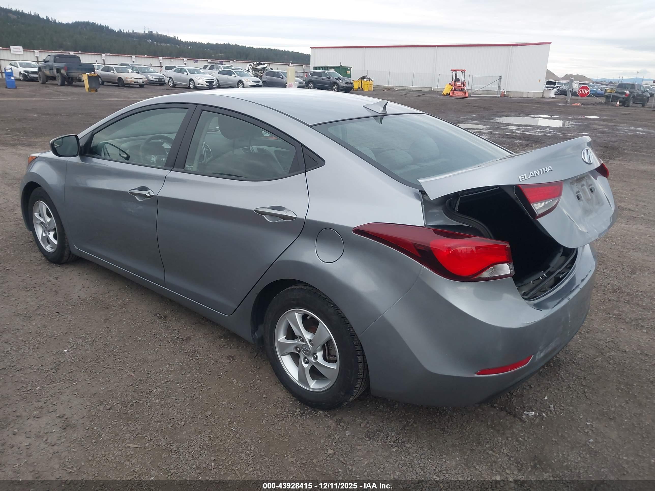 HYUNDAI ELANTRA image 3