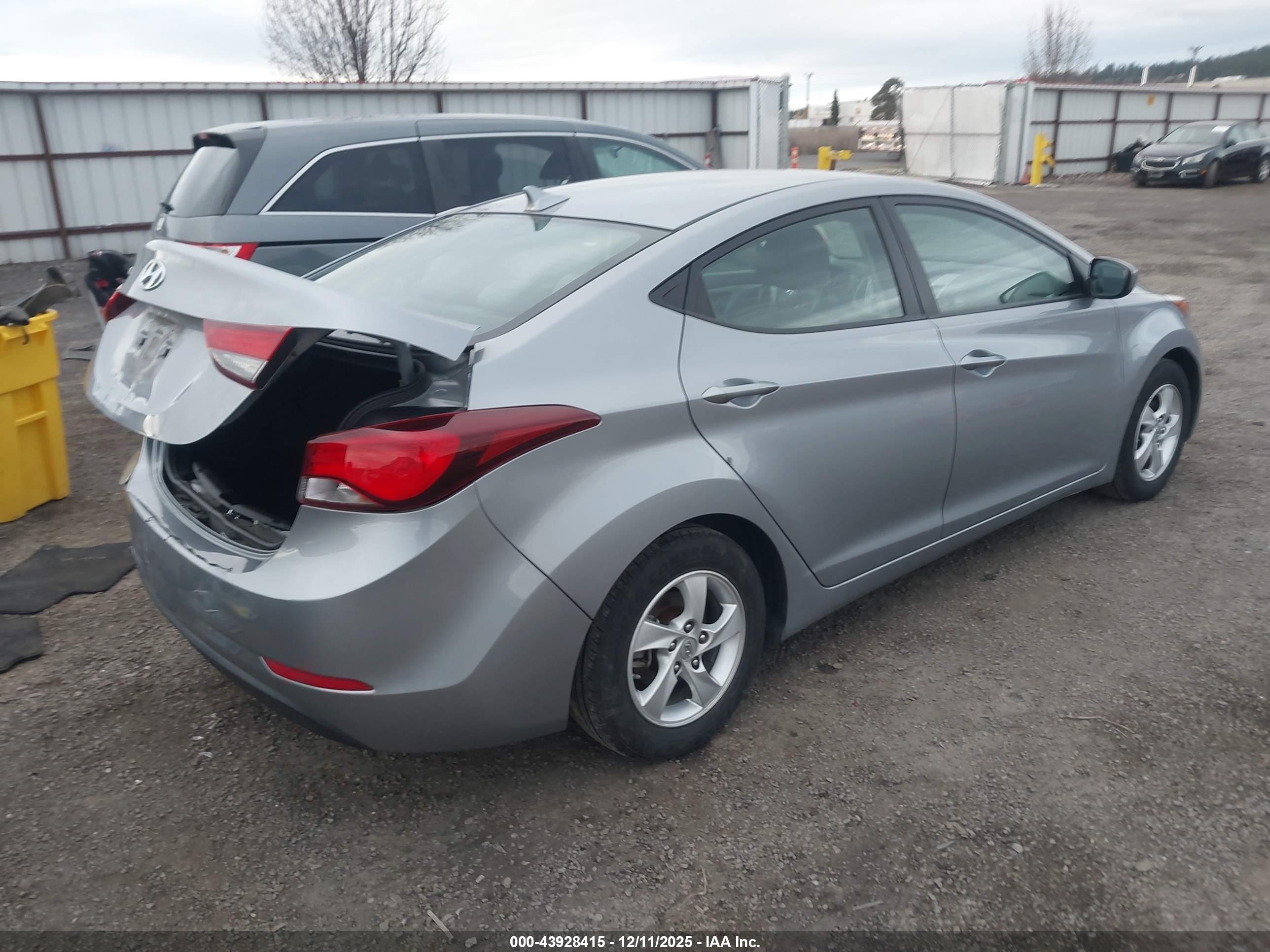 HYUNDAI ELANTRA image 4