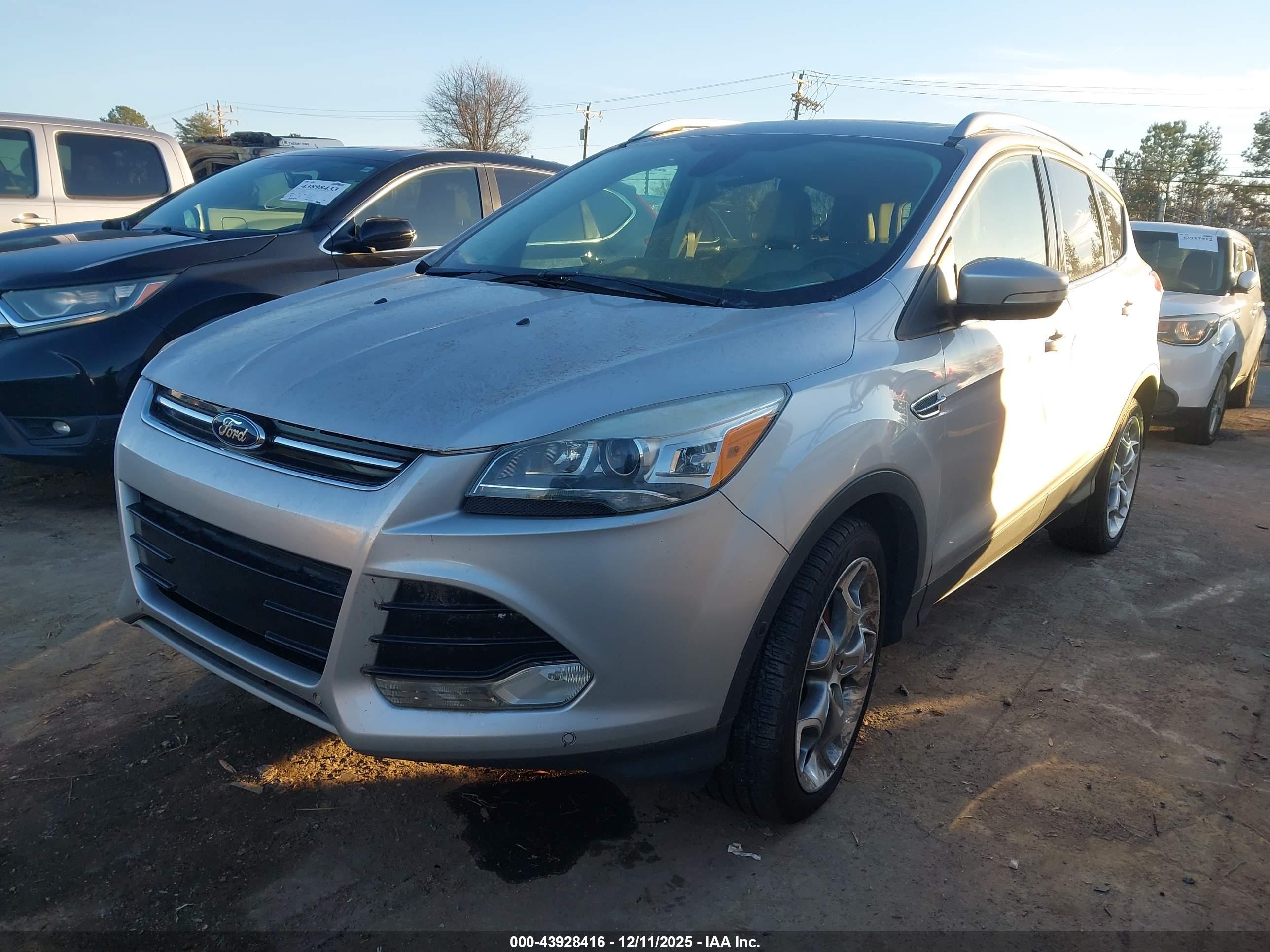 FORD ESCAPE image 2