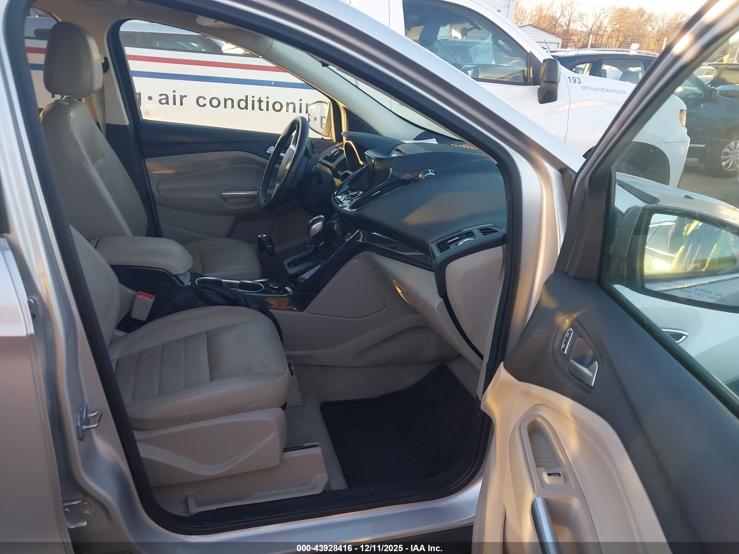 FORD ESCAPE image 5