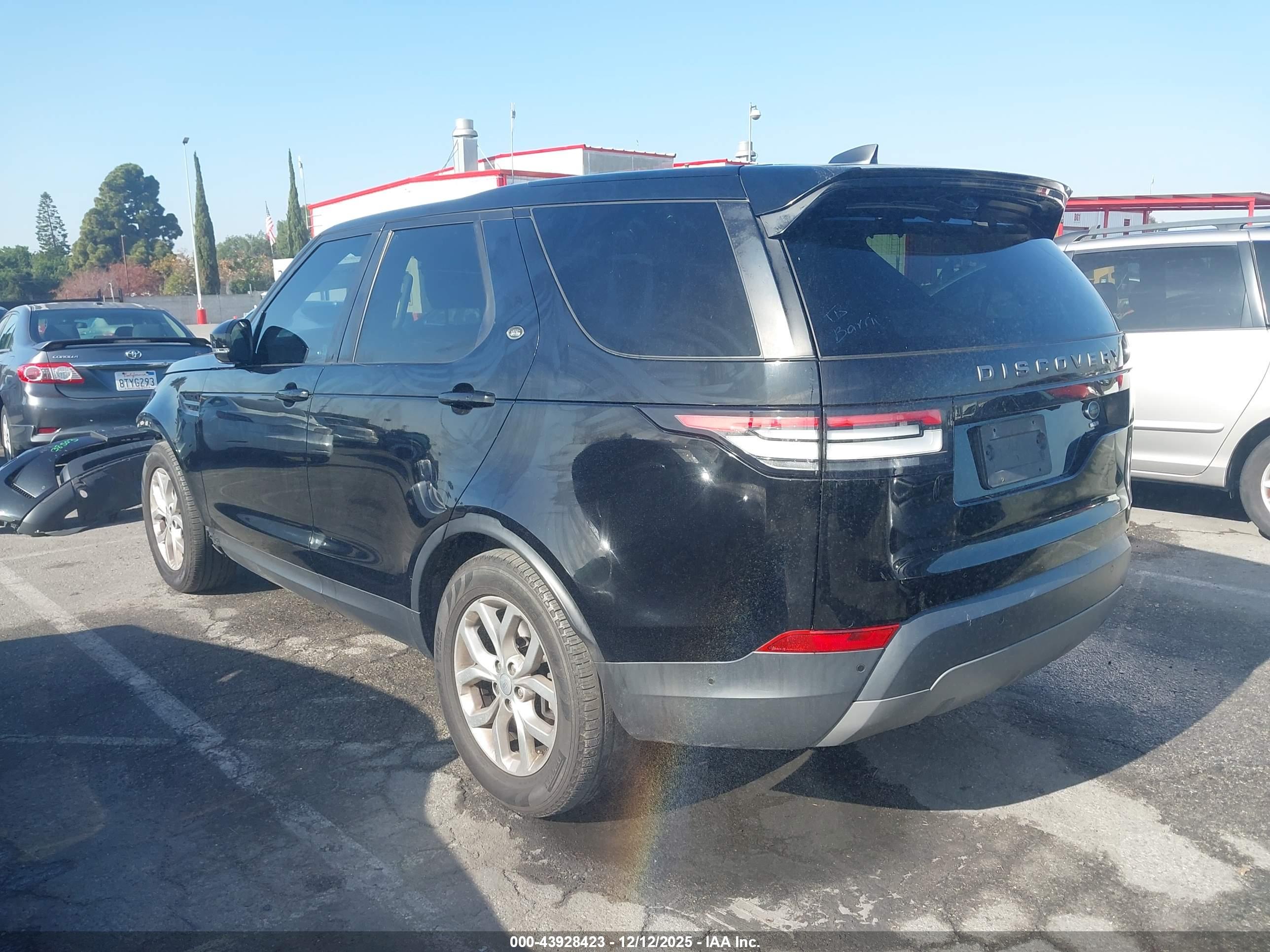 LAND ROVER image 3