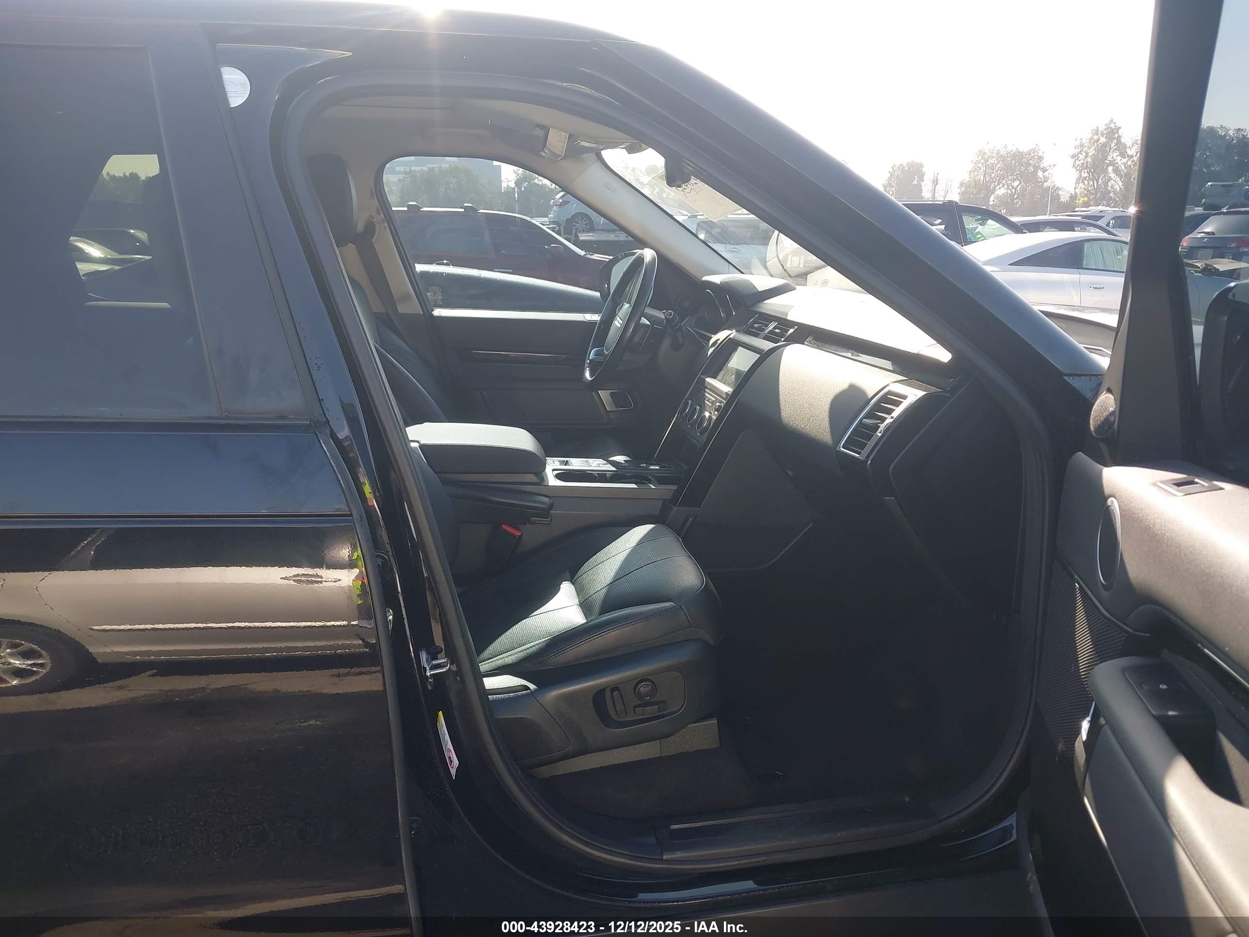 LAND ROVER image 5