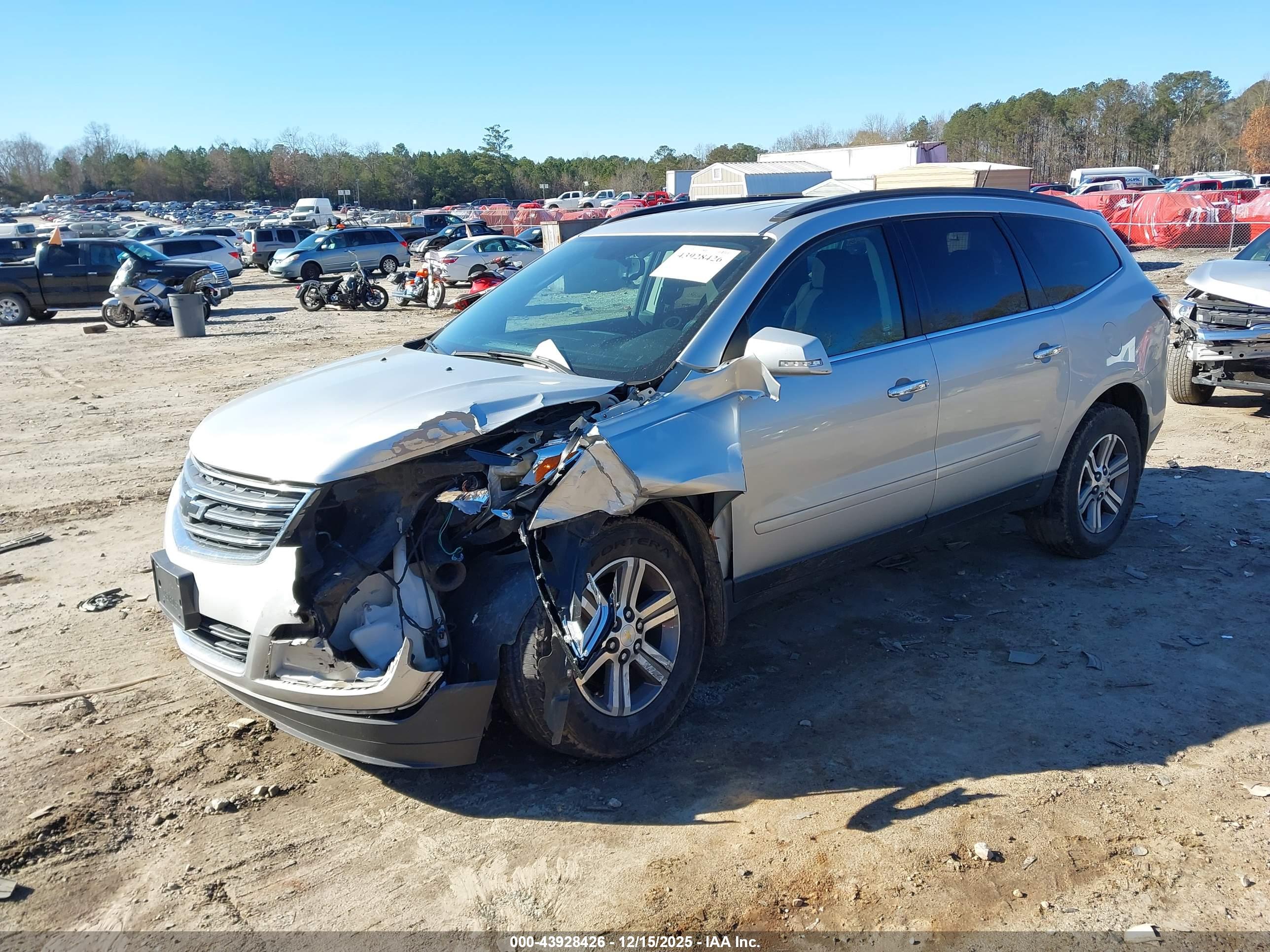 CHEVROLET TRAVERSE image 2