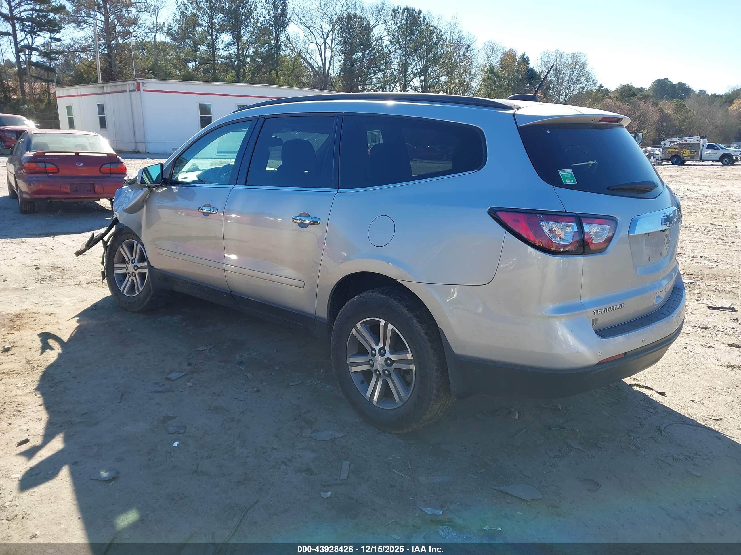CHEVROLET TRAVERSE image 3