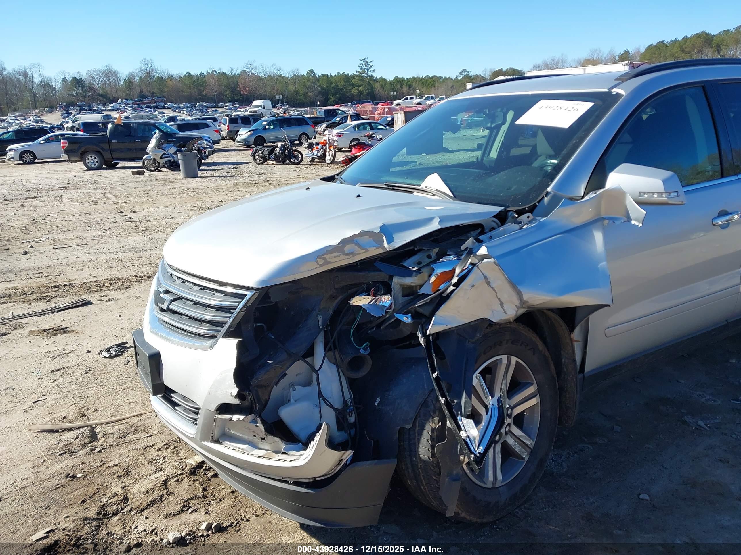 CHEVROLET TRAVERSE image 6
