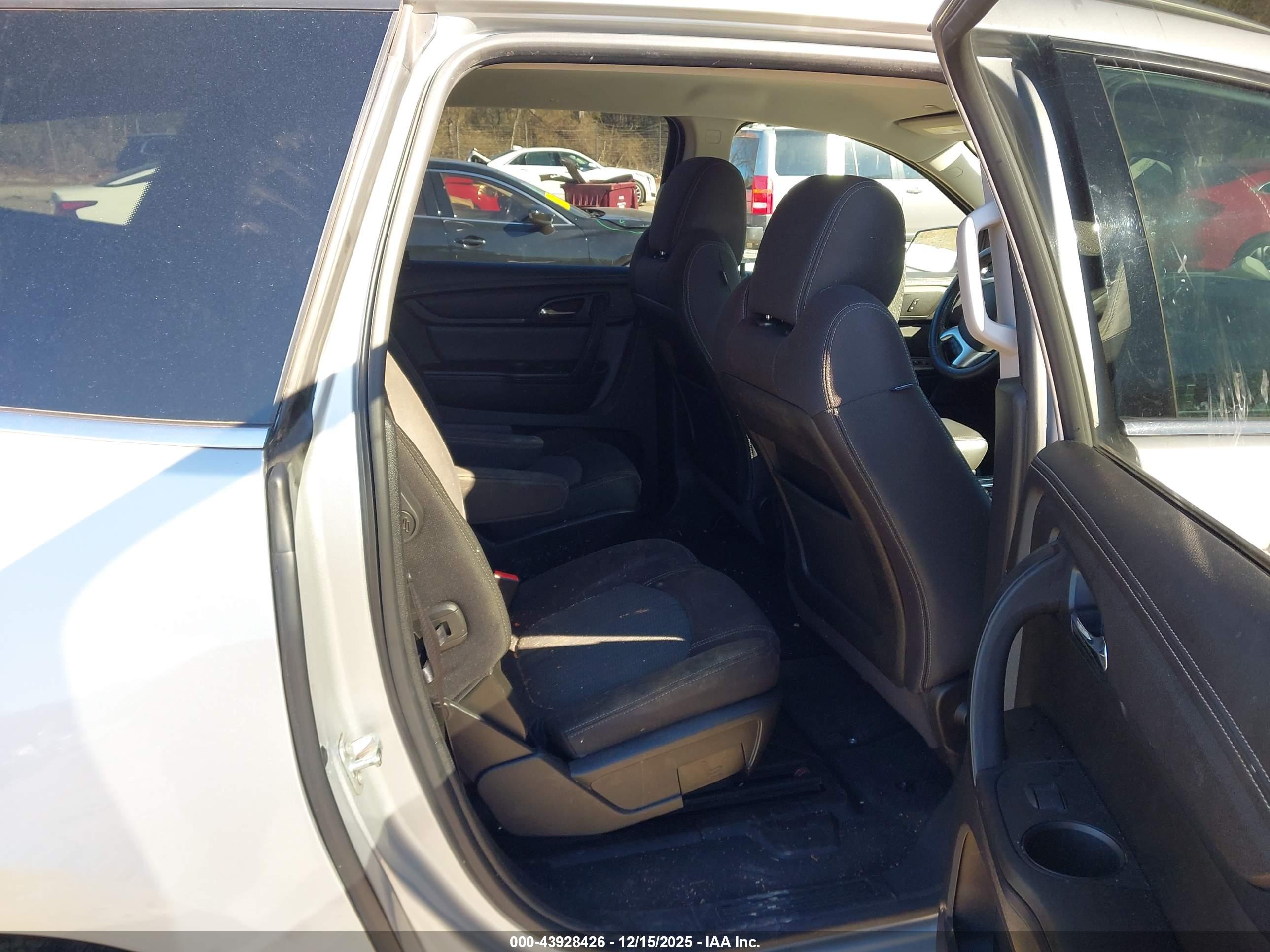 CHEVROLET TRAVERSE image 8