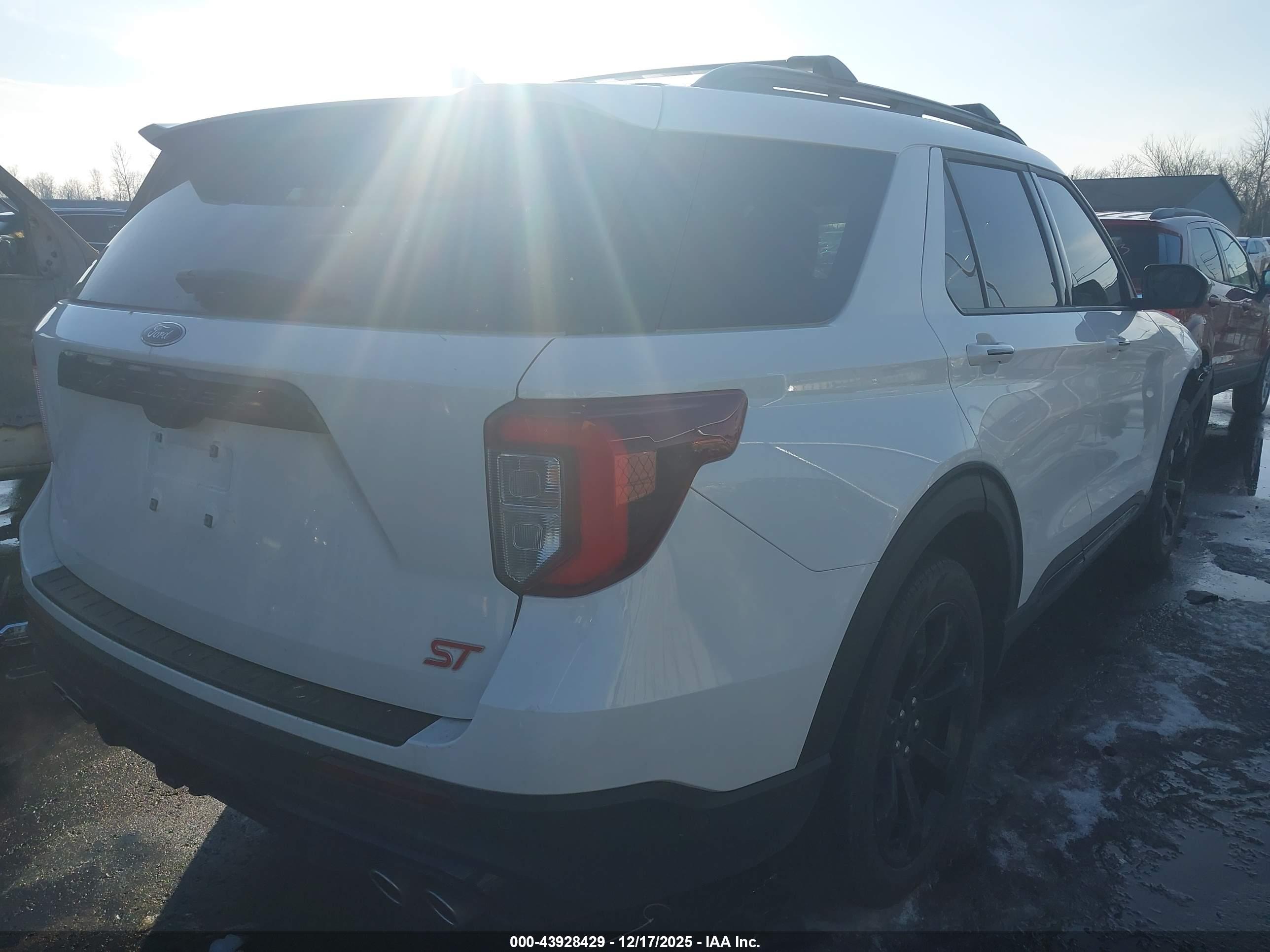 FORD EXPLORER image 4
