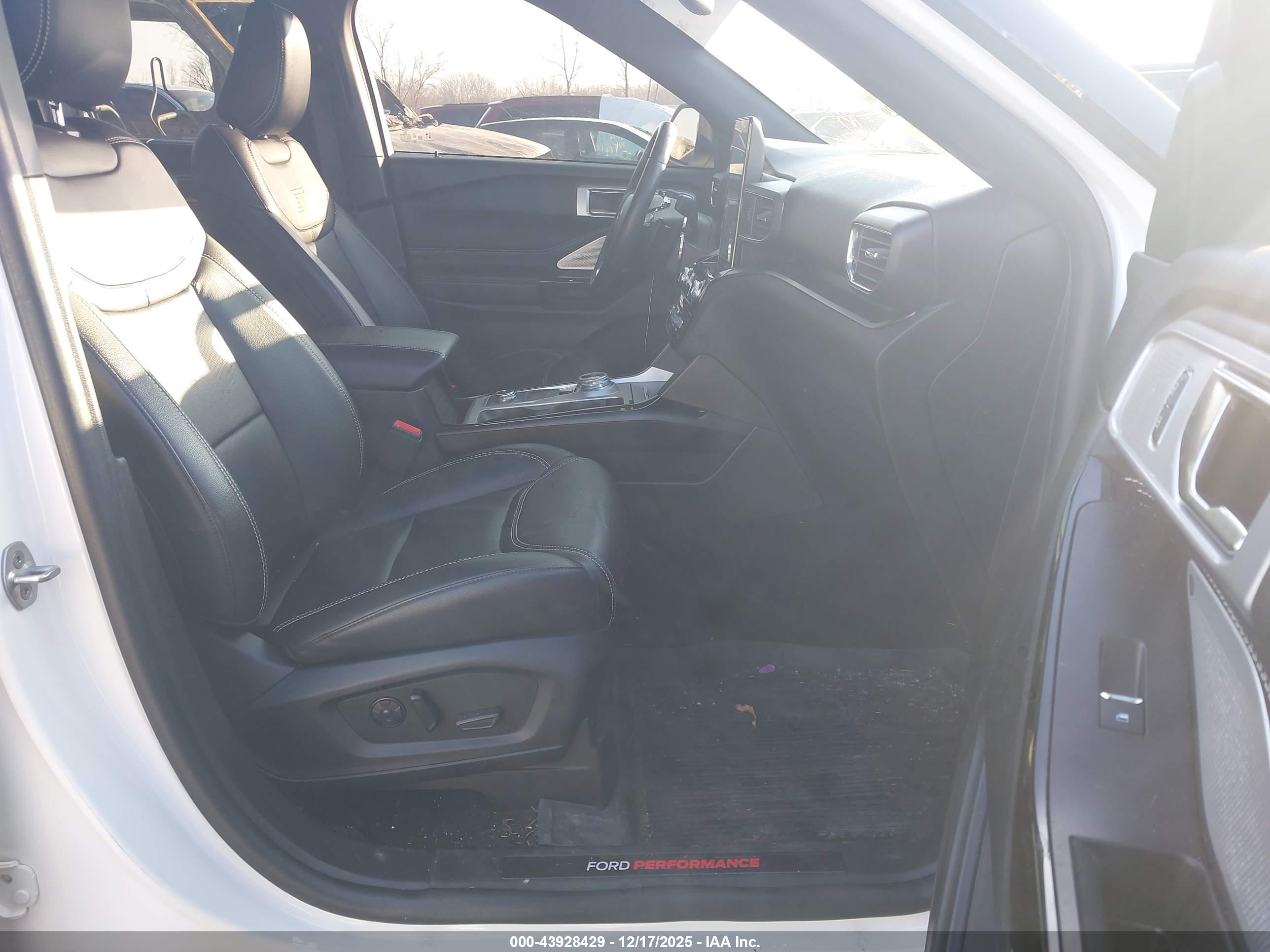 FORD EXPLORER image 5