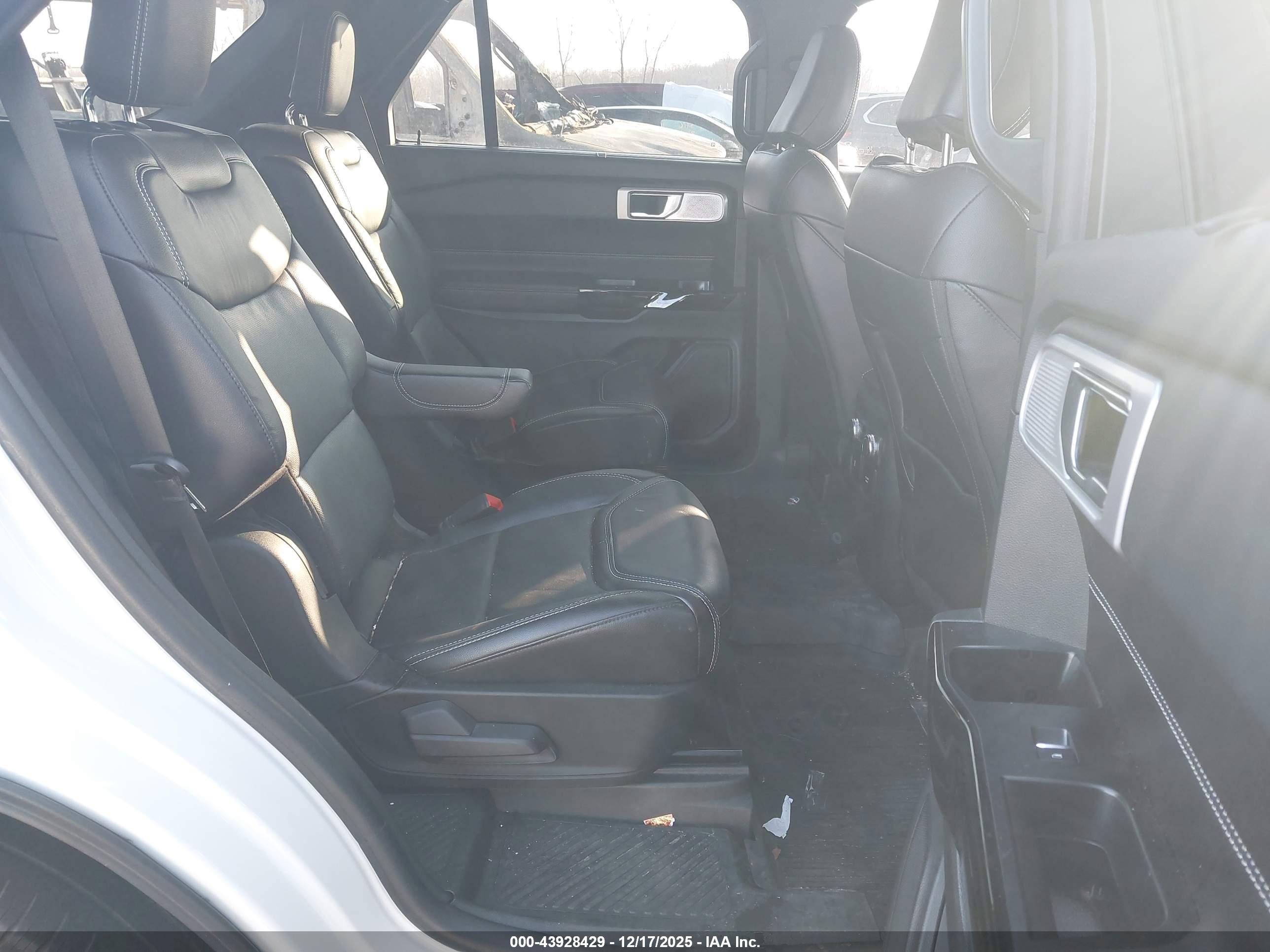 FORD EXPLORER image 8