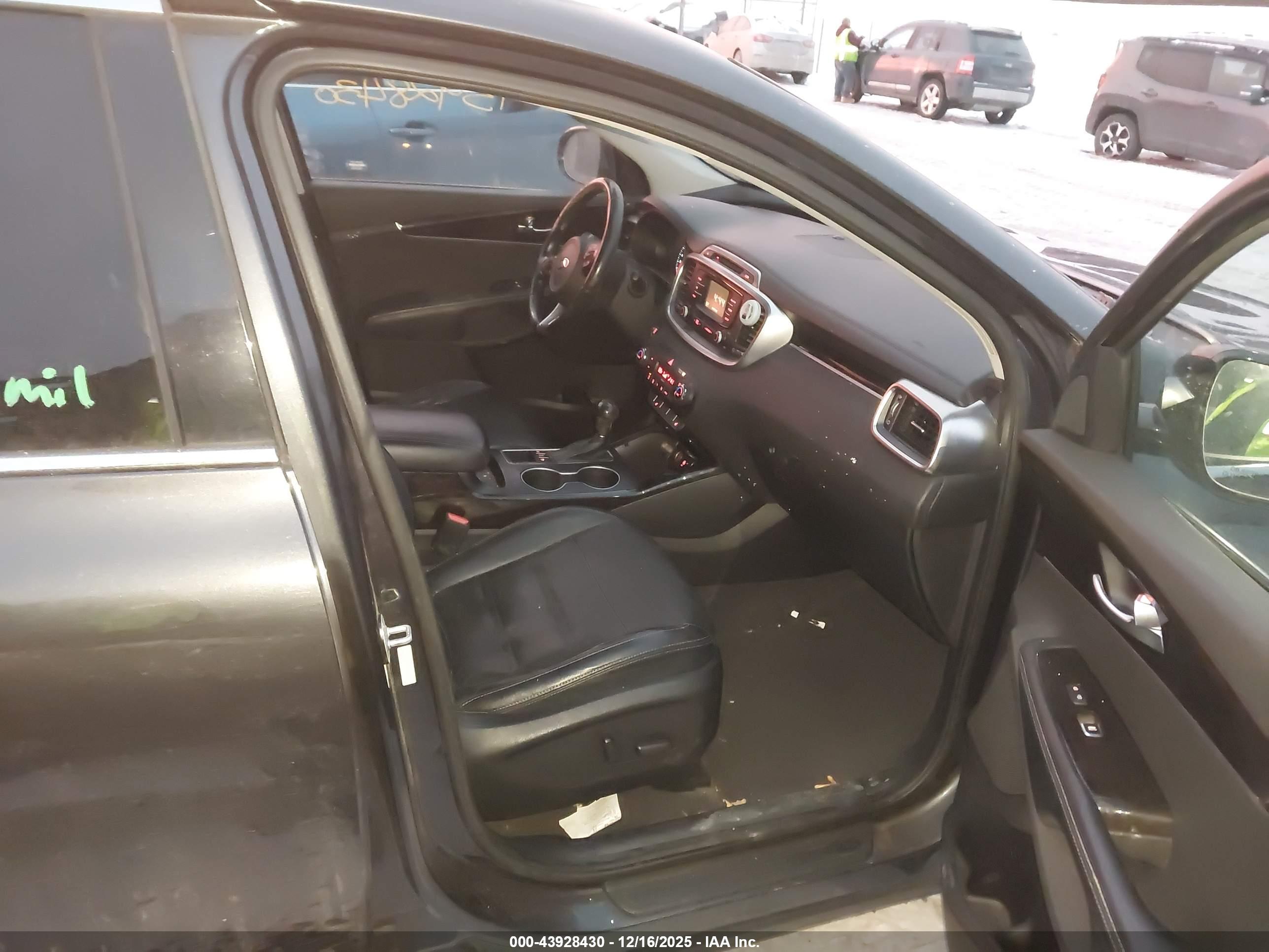 KIA SORENTO image 5