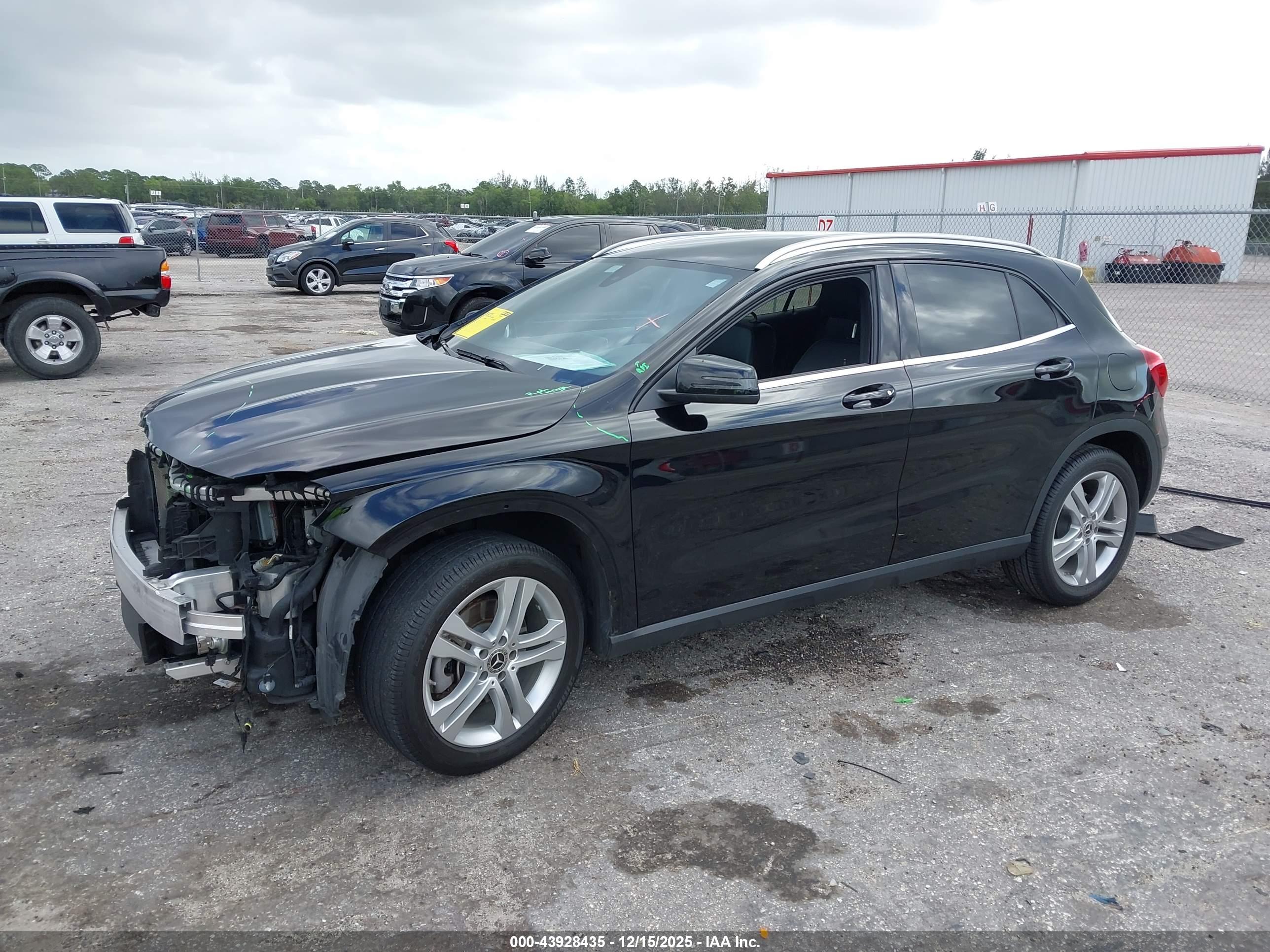 MERCEDES-BENZ GLA image 2