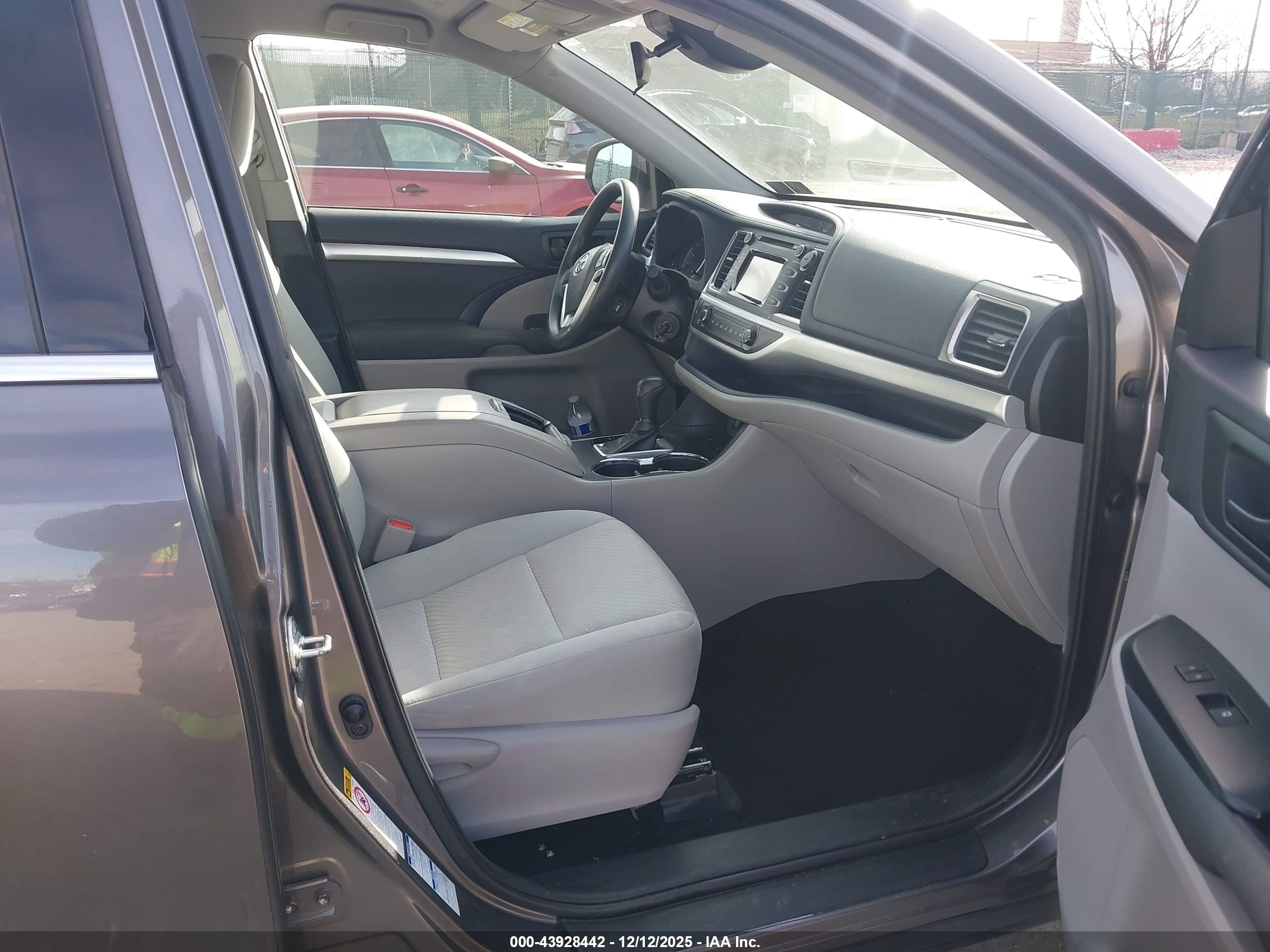 TOYOTA HIGHLANDER image 5