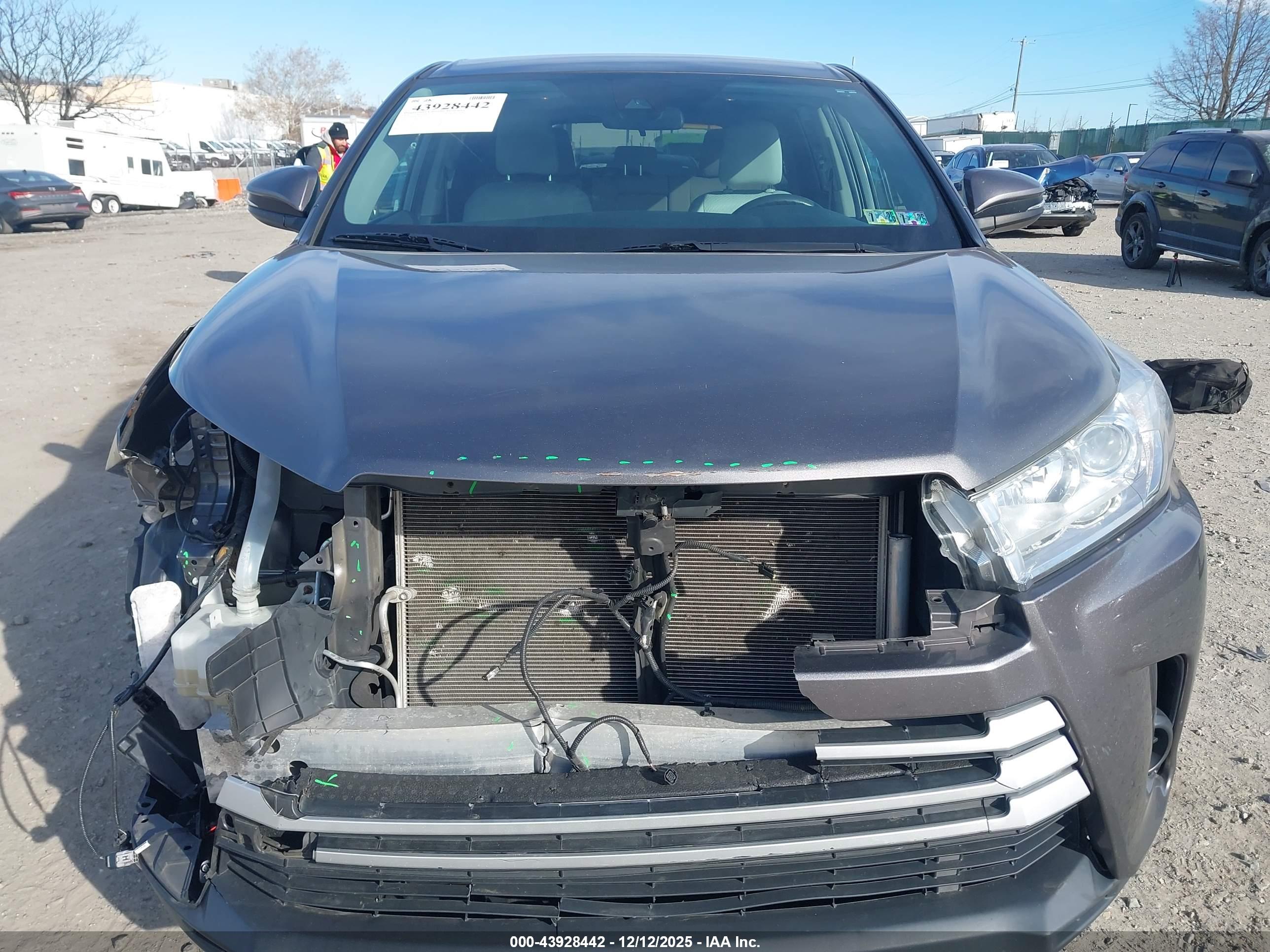 TOYOTA HIGHLANDER image 6