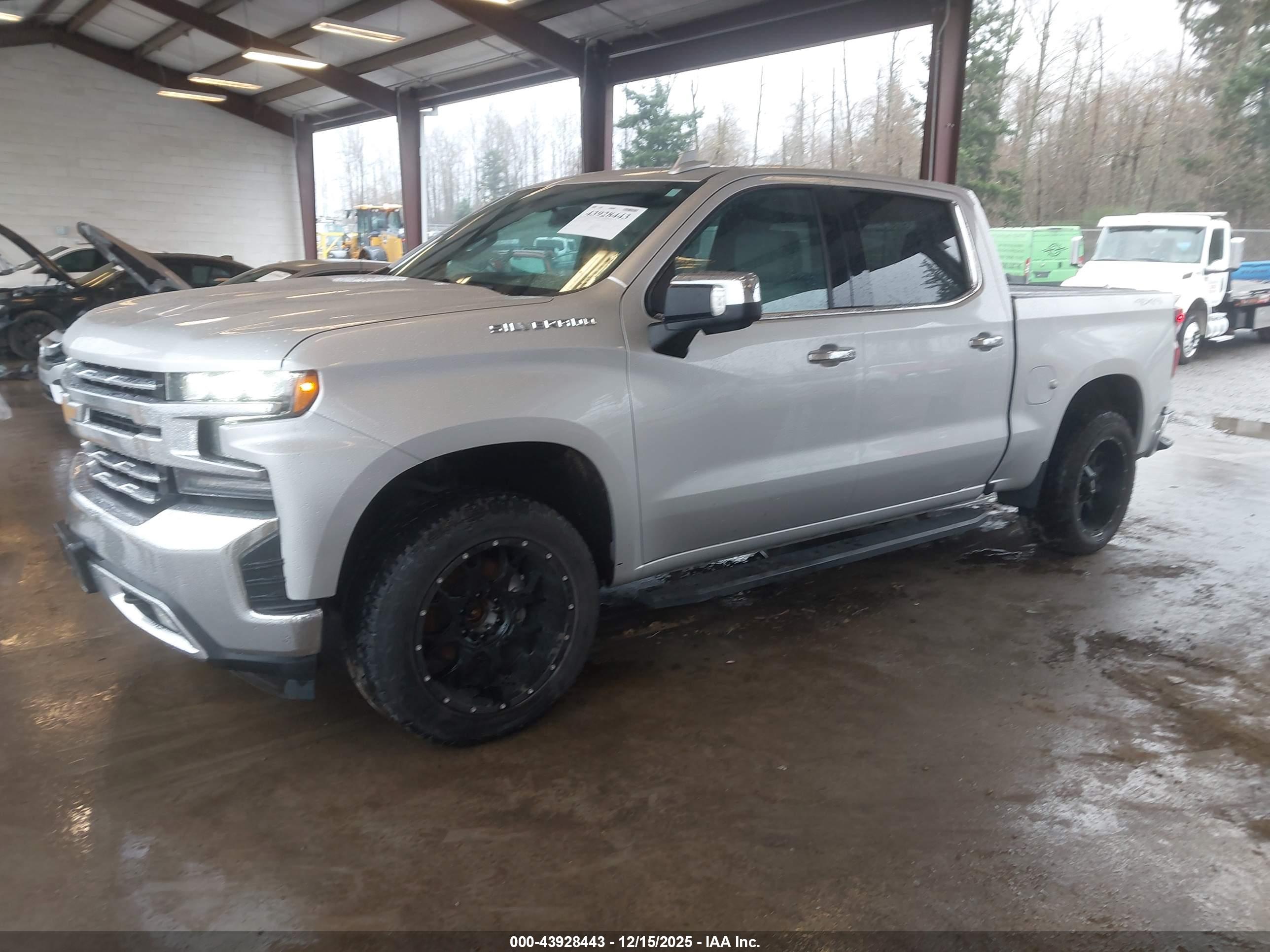 CHEVROLET SILVERADO image 2