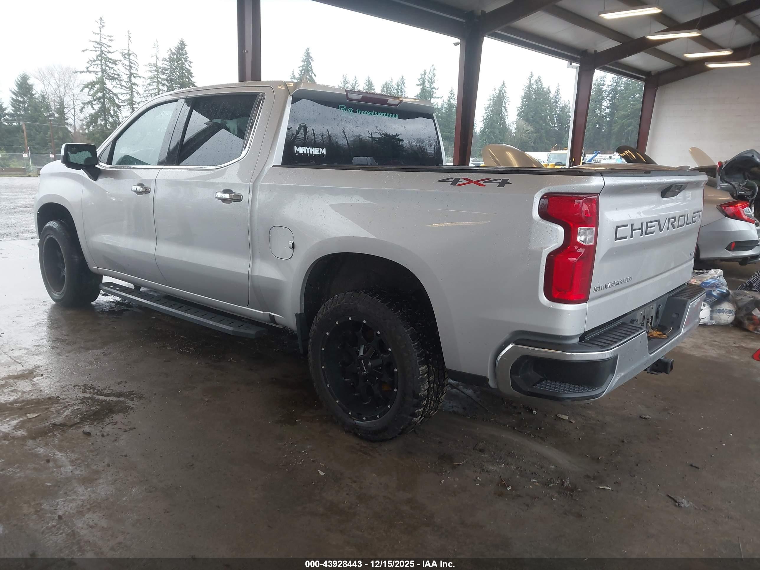 CHEVROLET SILVERADO image 3
